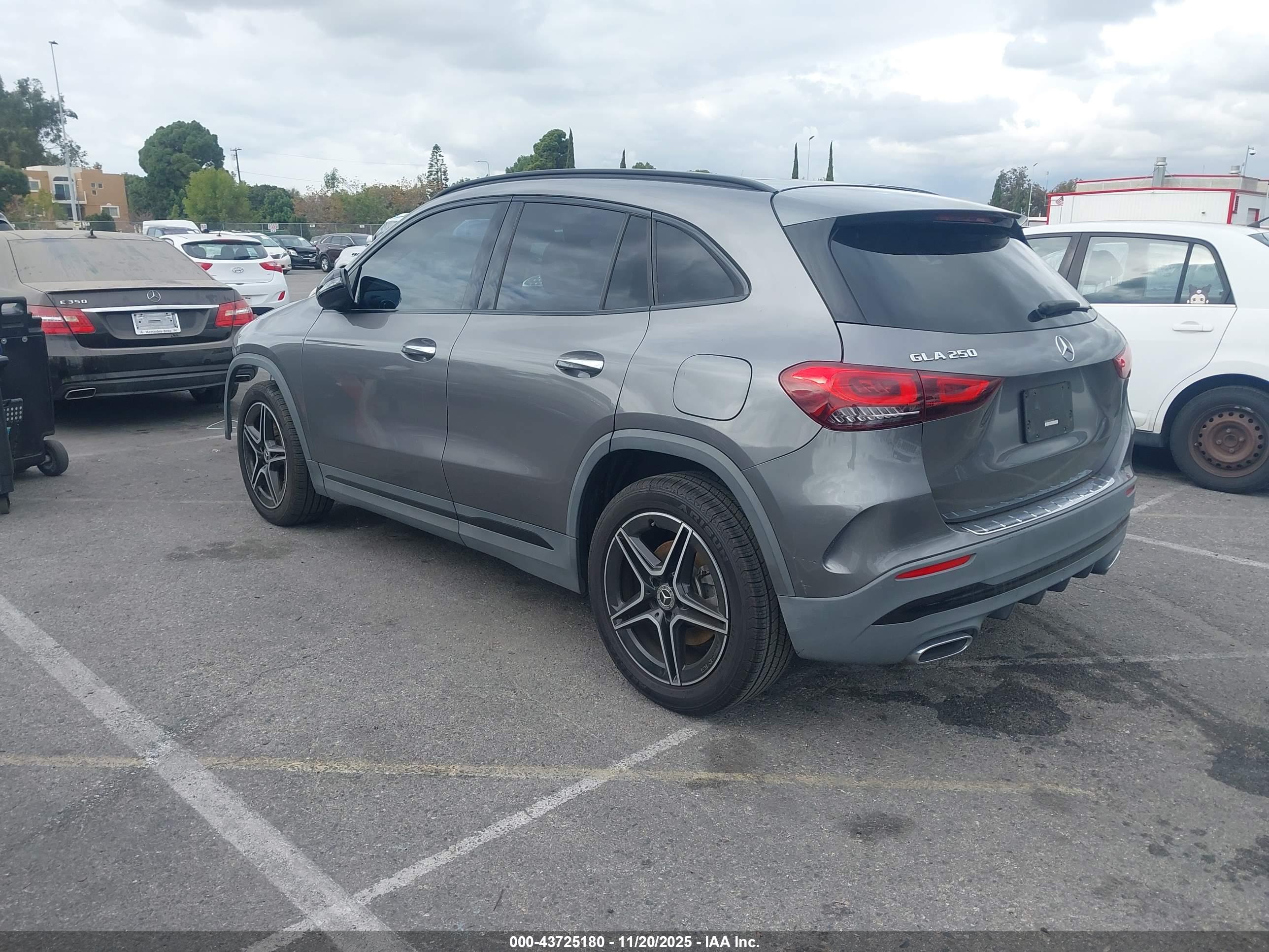 MERCEDES-BENZ GLA image 3