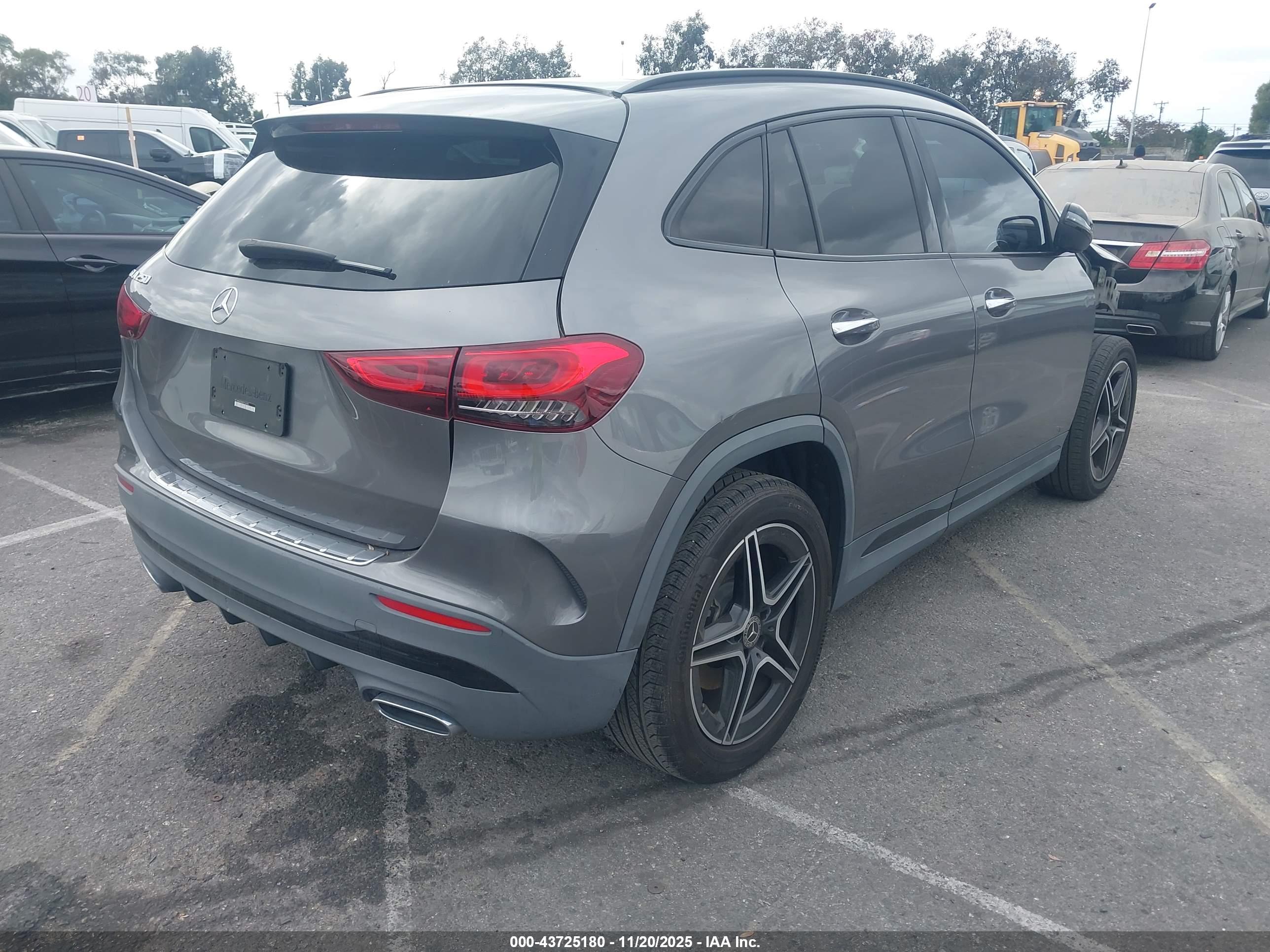 MERCEDES-BENZ GLA image 4