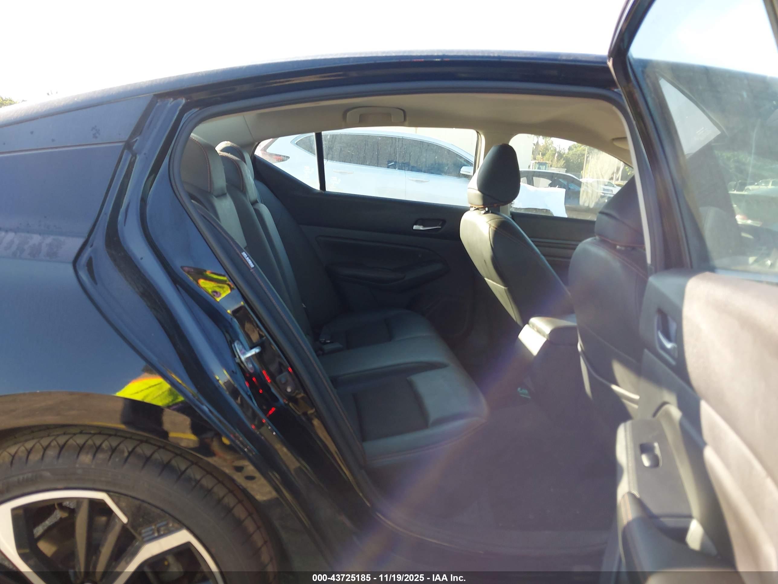 NISSAN ALTIMA image 8