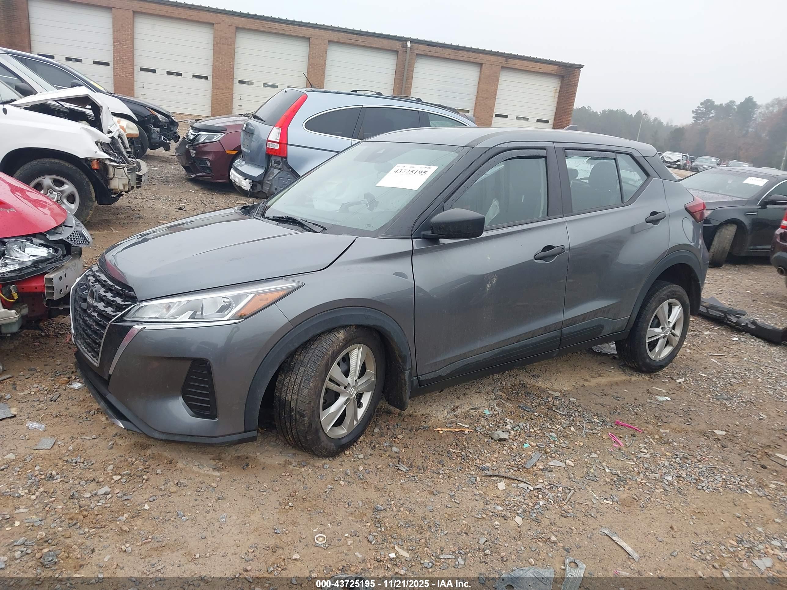 NISSAN KICKS image 2