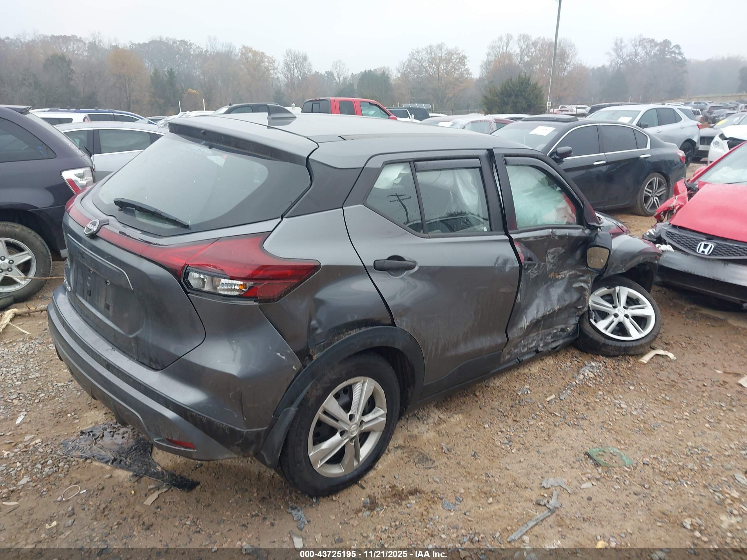 NISSAN KICKS image 4