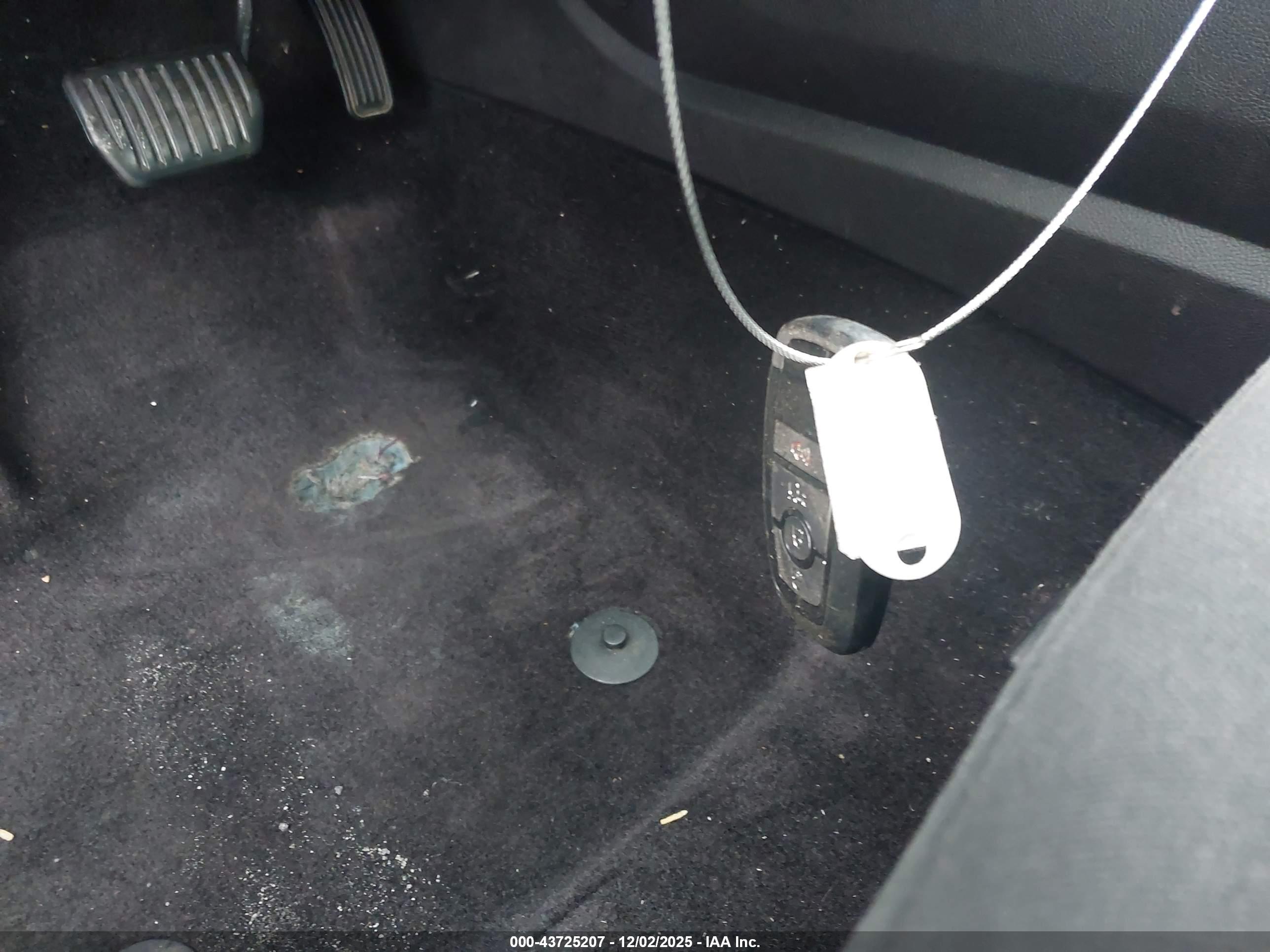 FORD FUSION image 11