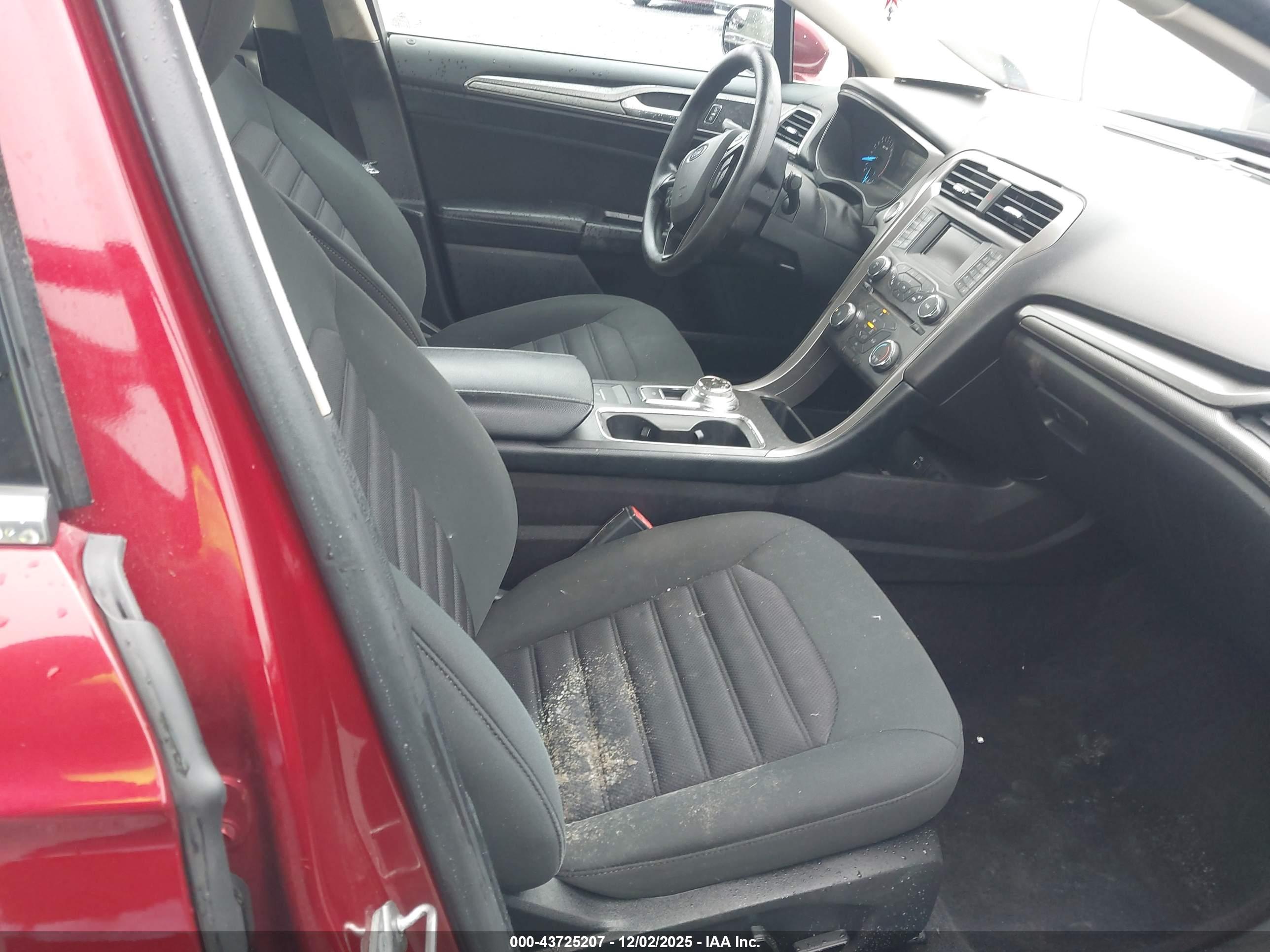 FORD FUSION image 5