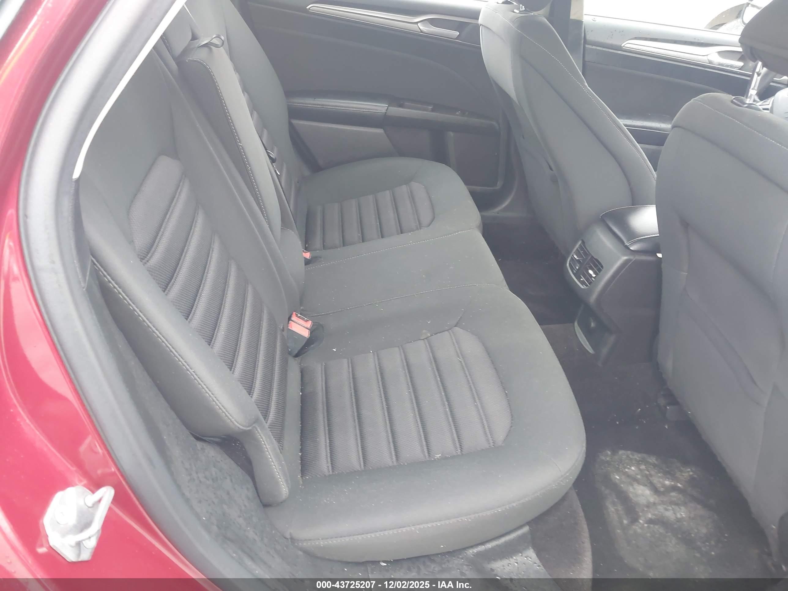 FORD FUSION image 8