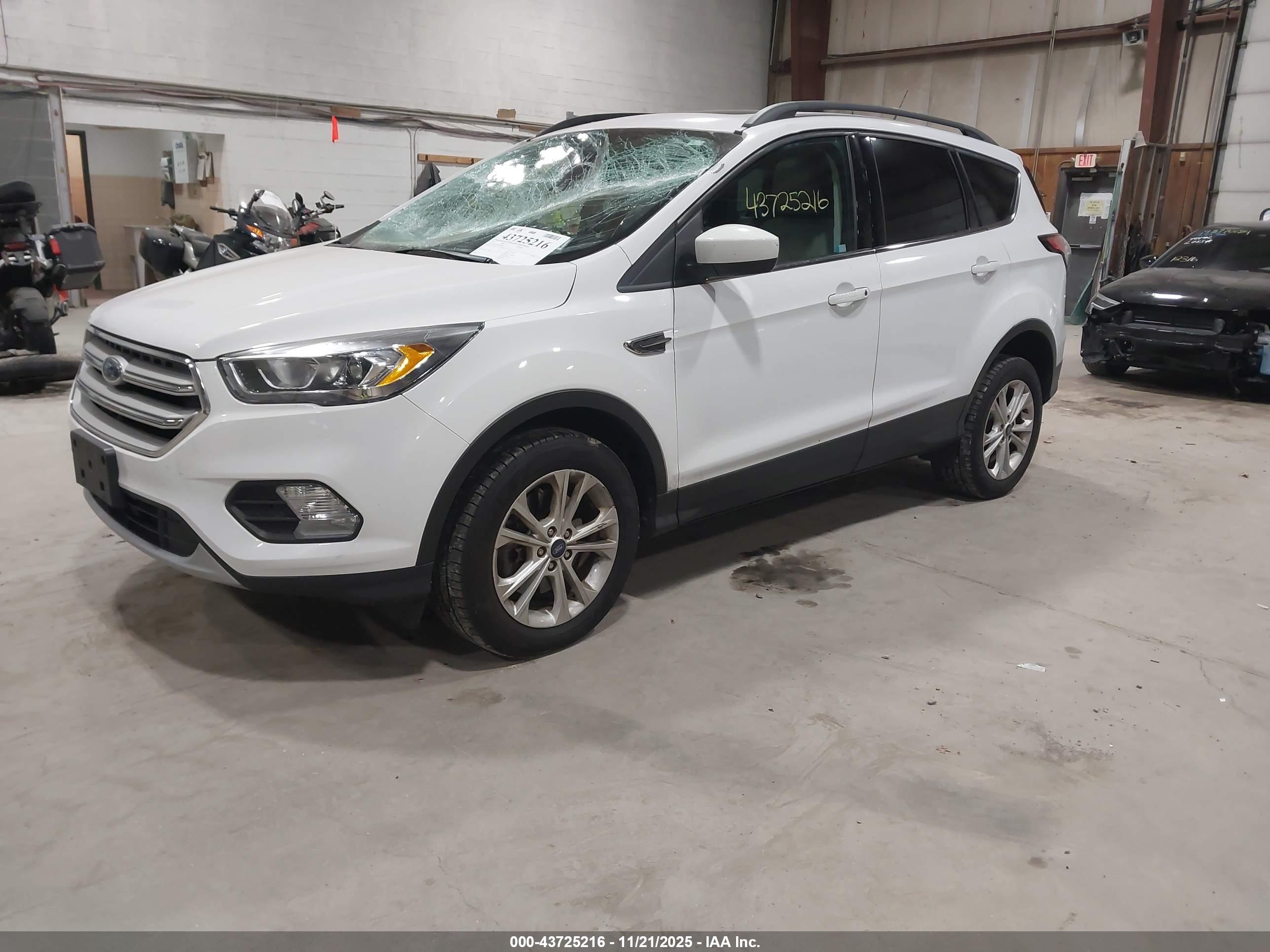 FORD ESCAPE image 2