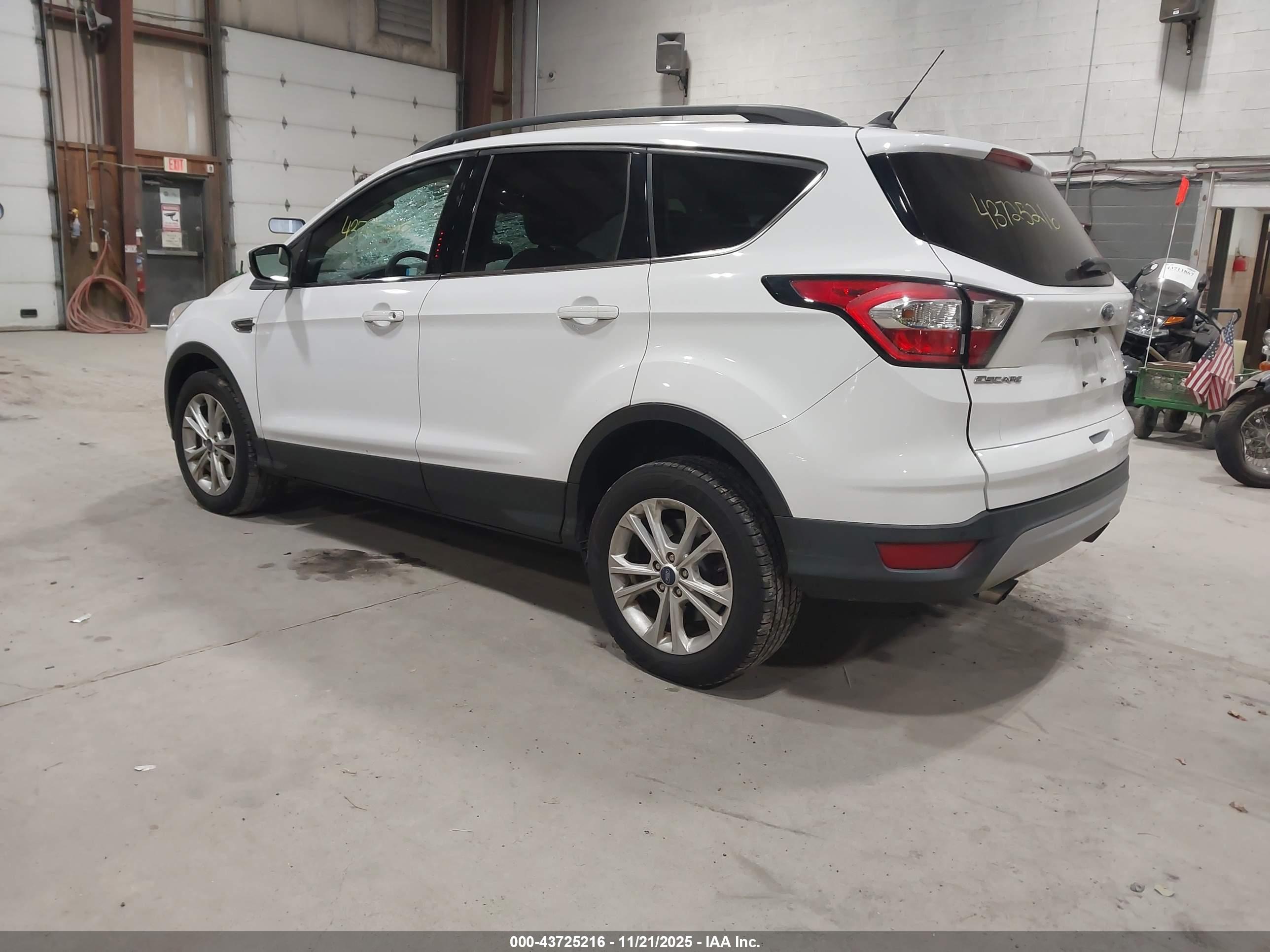FORD ESCAPE image 3