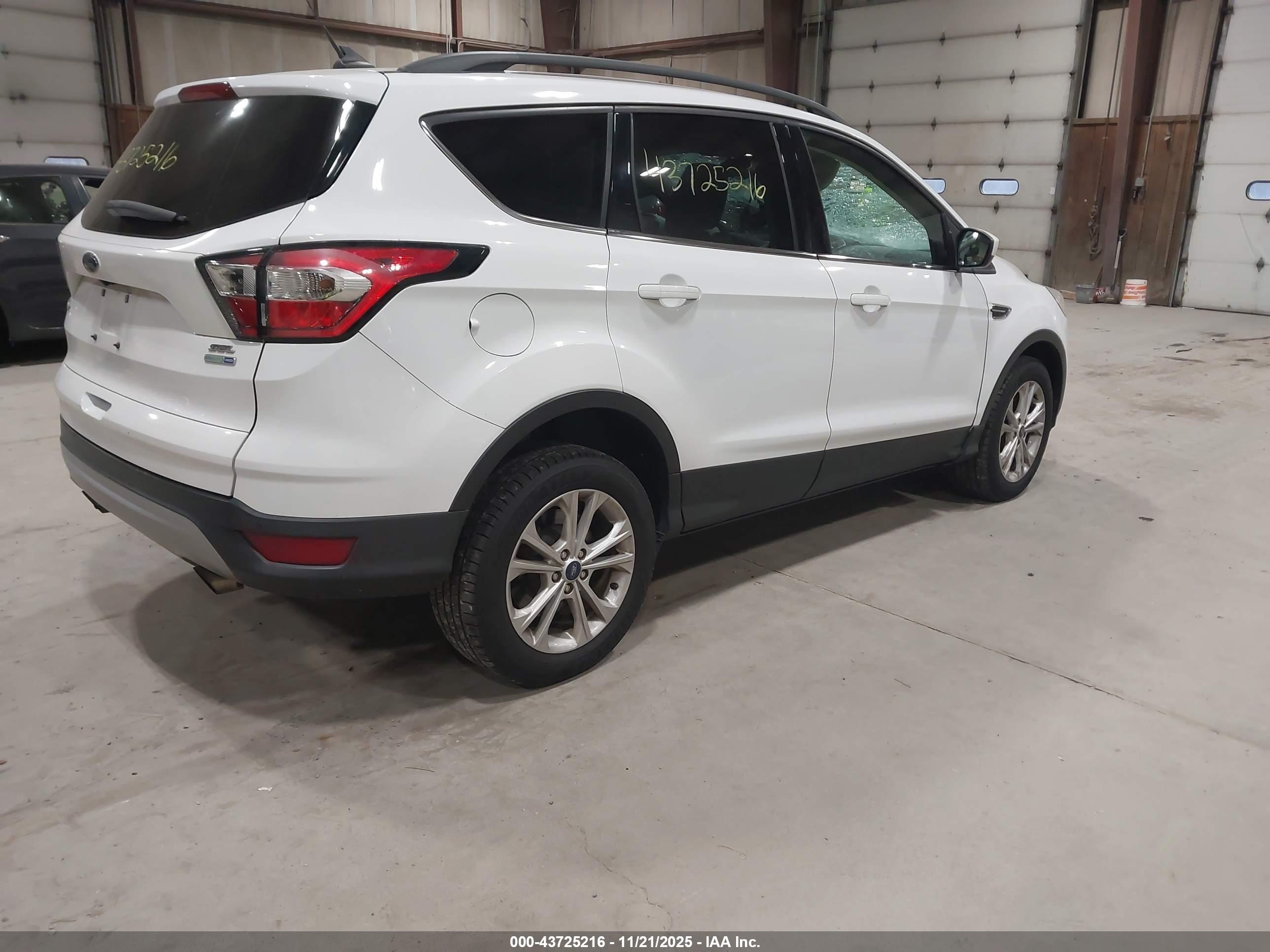 FORD ESCAPE image 4