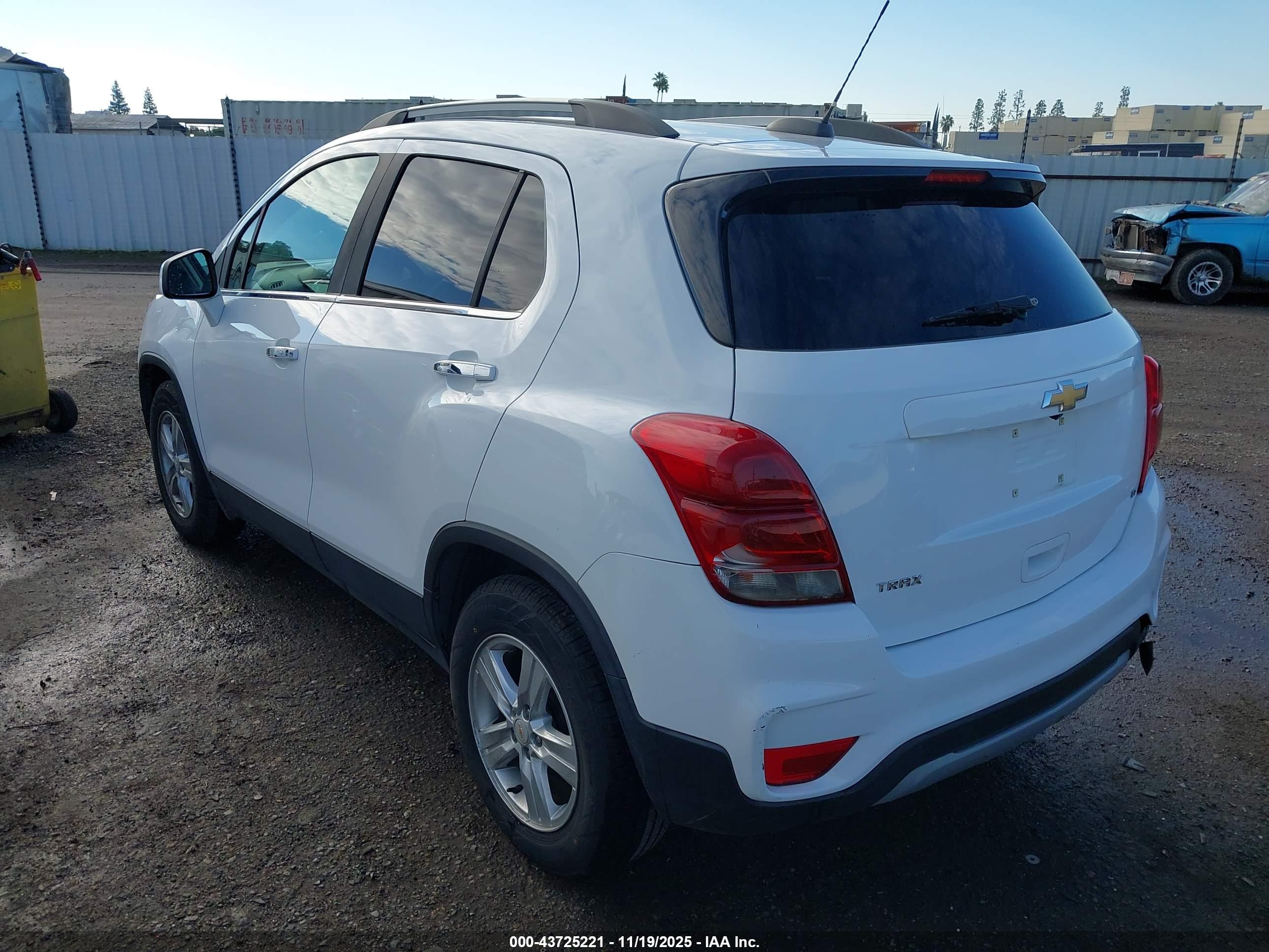 CHEVROLET TRAX image 3