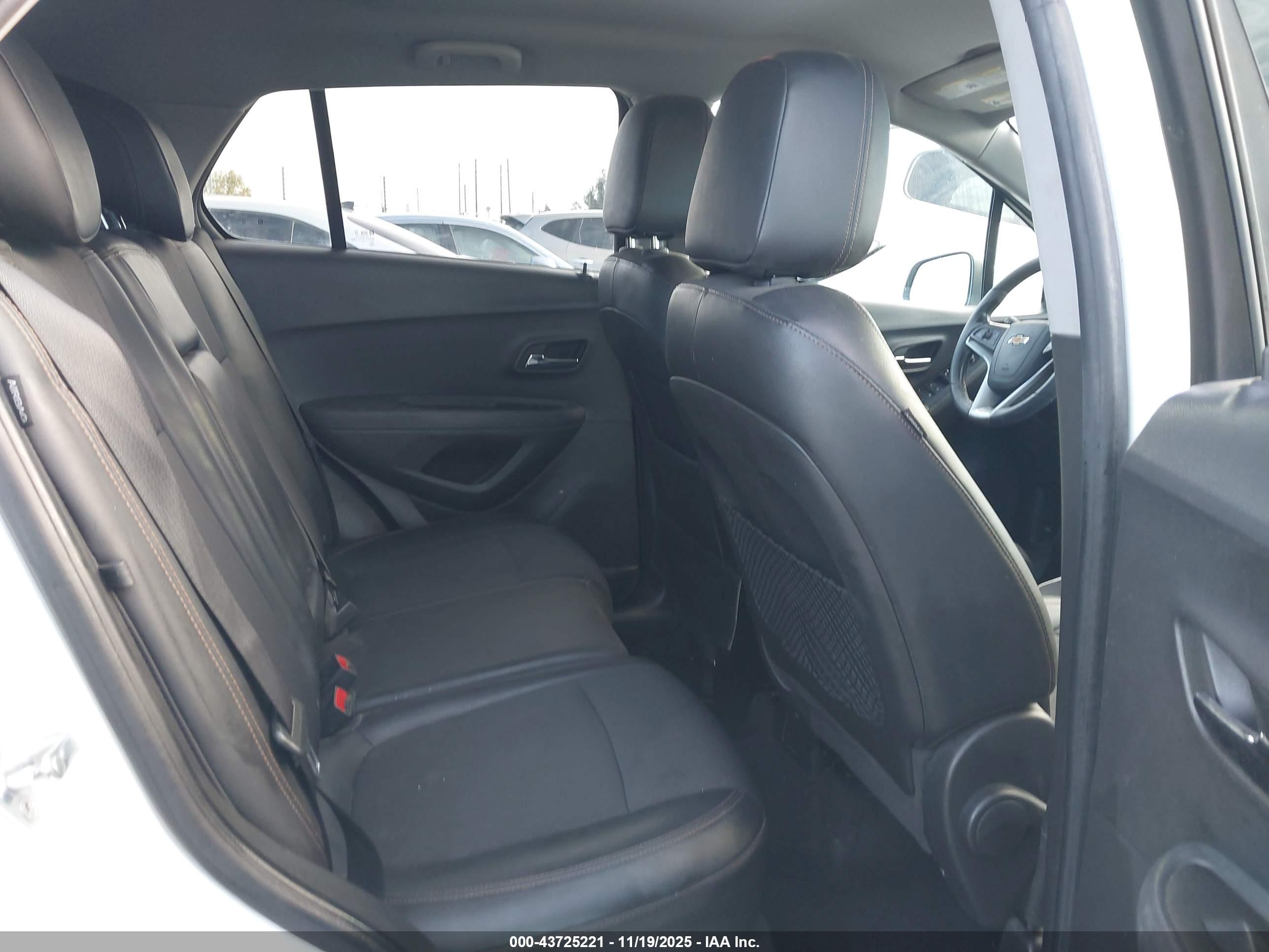 CHEVROLET TRAX image 8