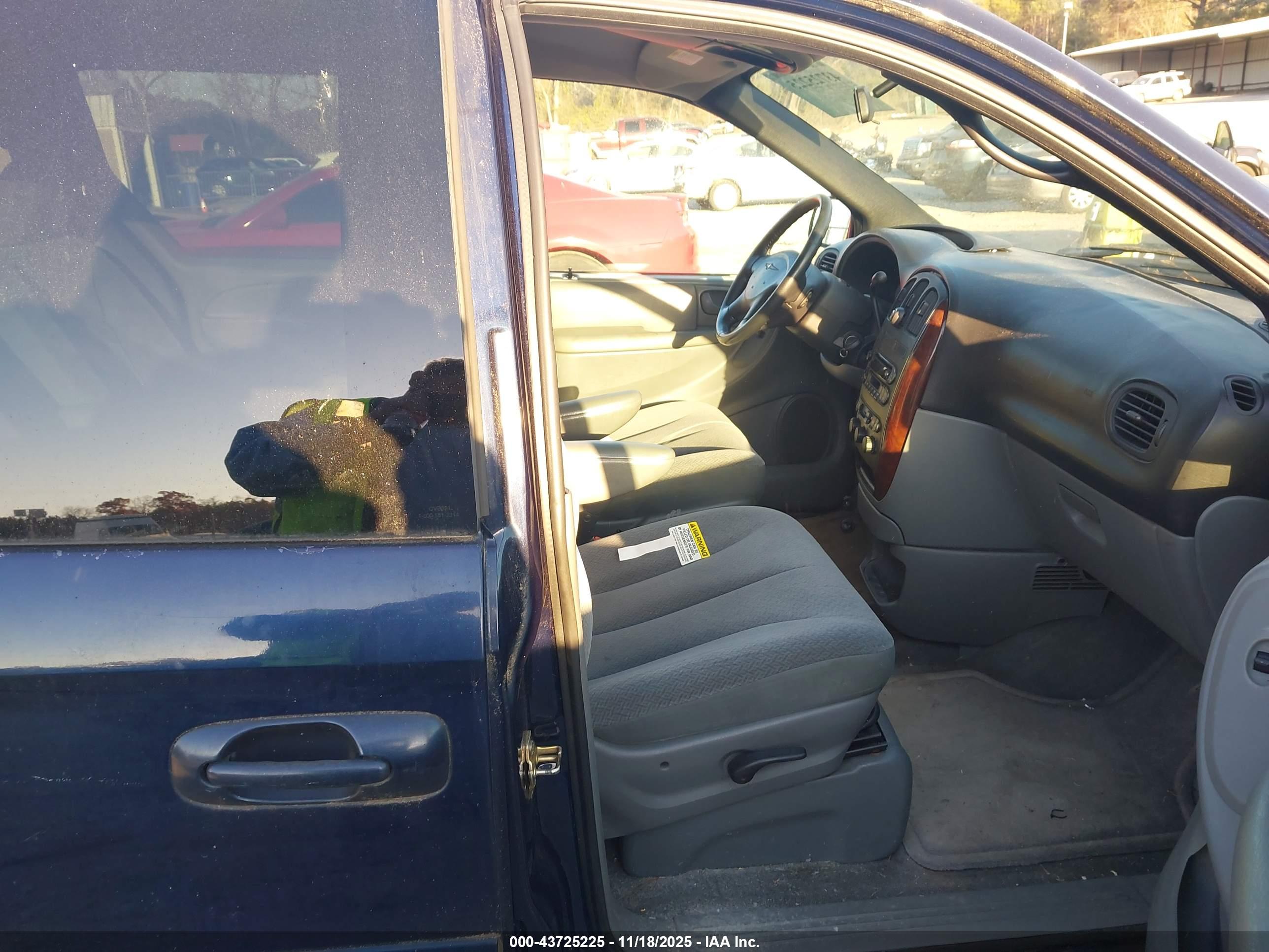 CHRYSLER TOWN image 5