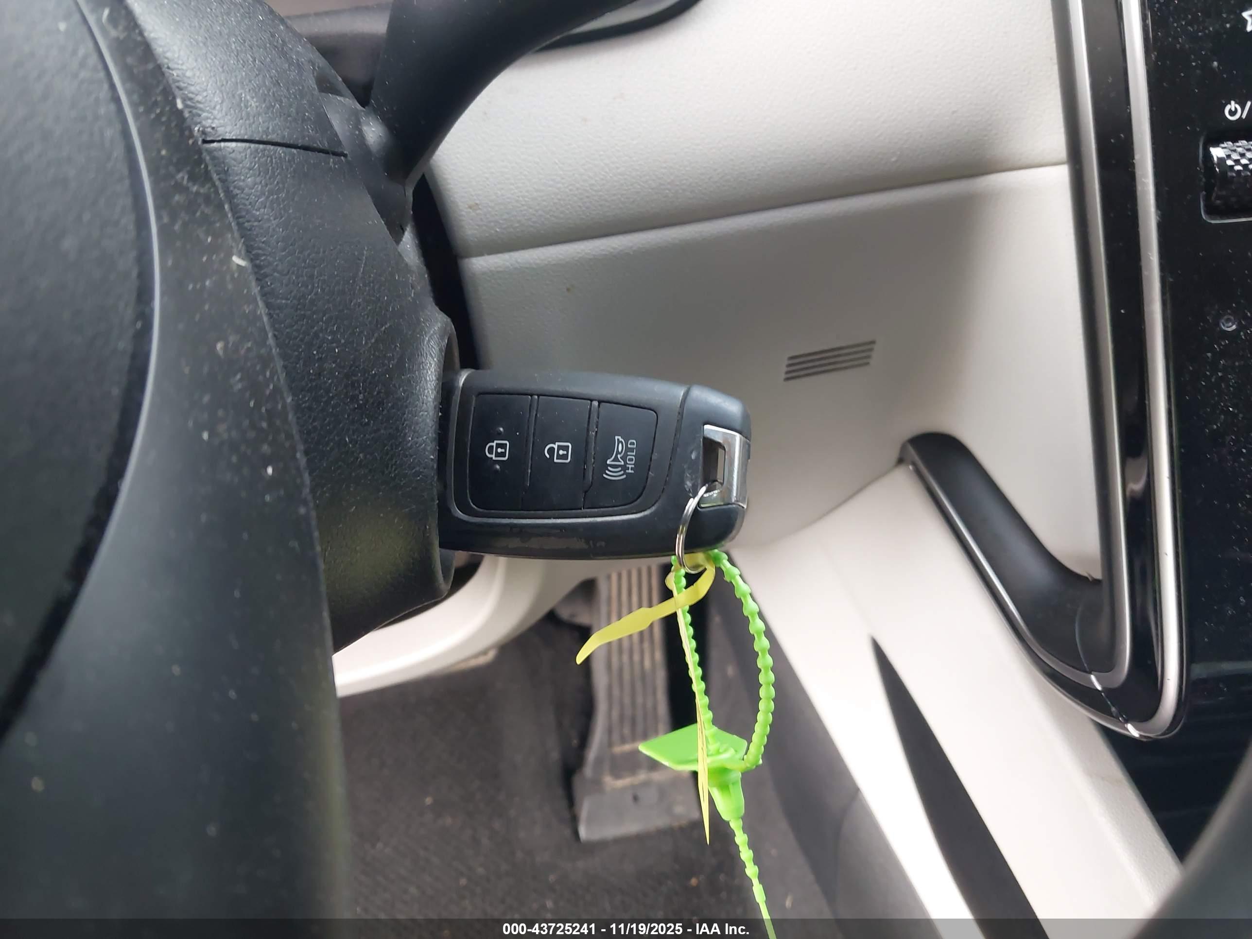 HYUNDAI TUCSON image 11