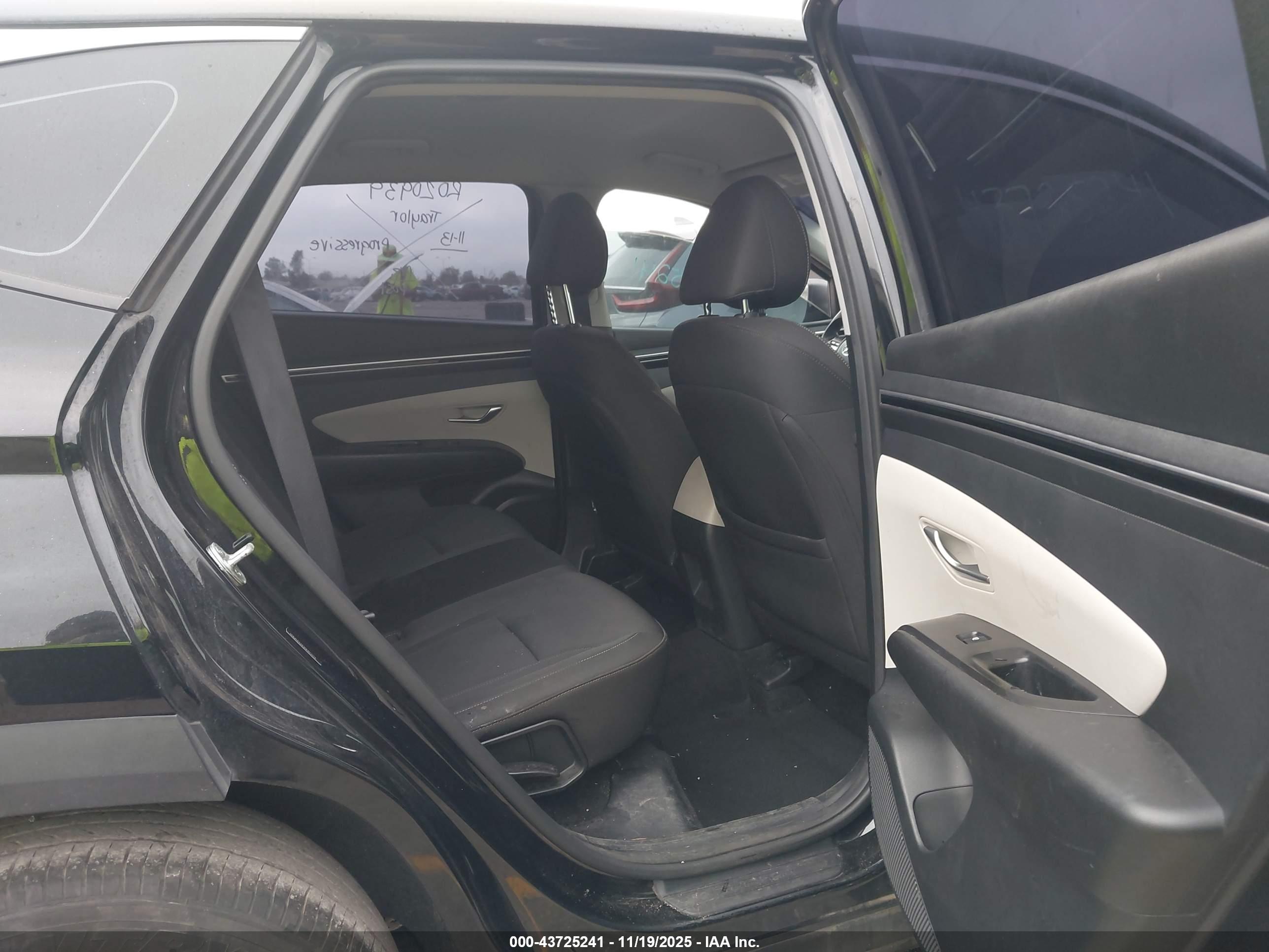 HYUNDAI TUCSON image 8