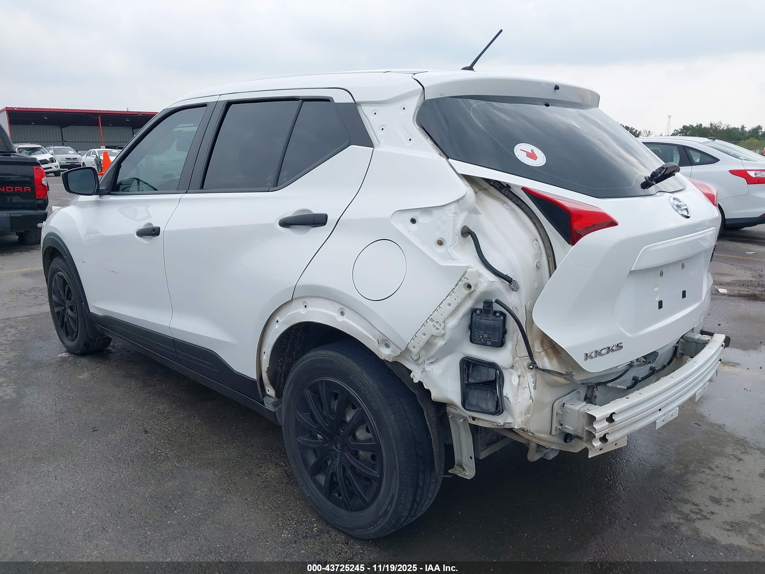 NISSAN KICKS image 3
