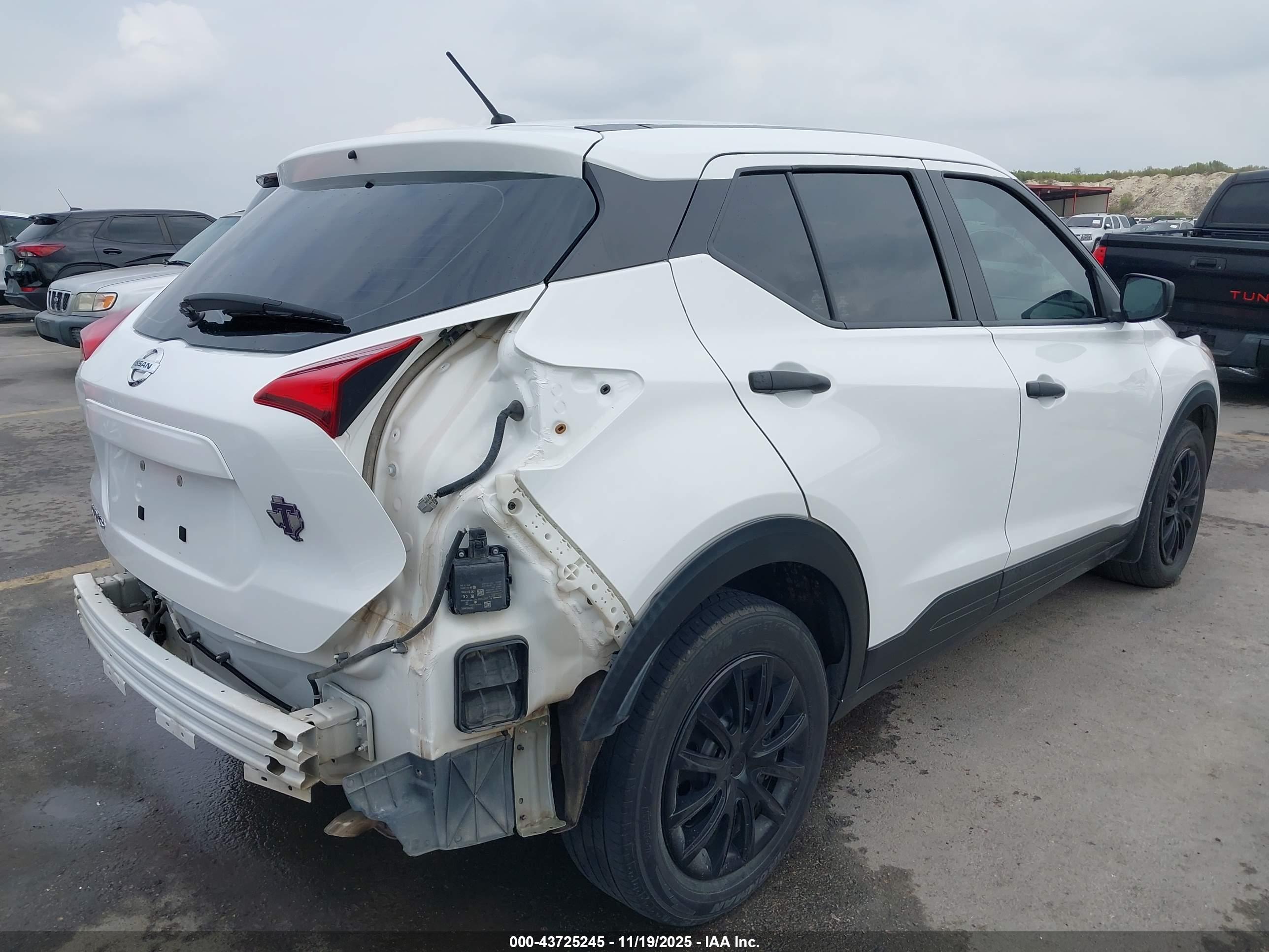 NISSAN KICKS image 4