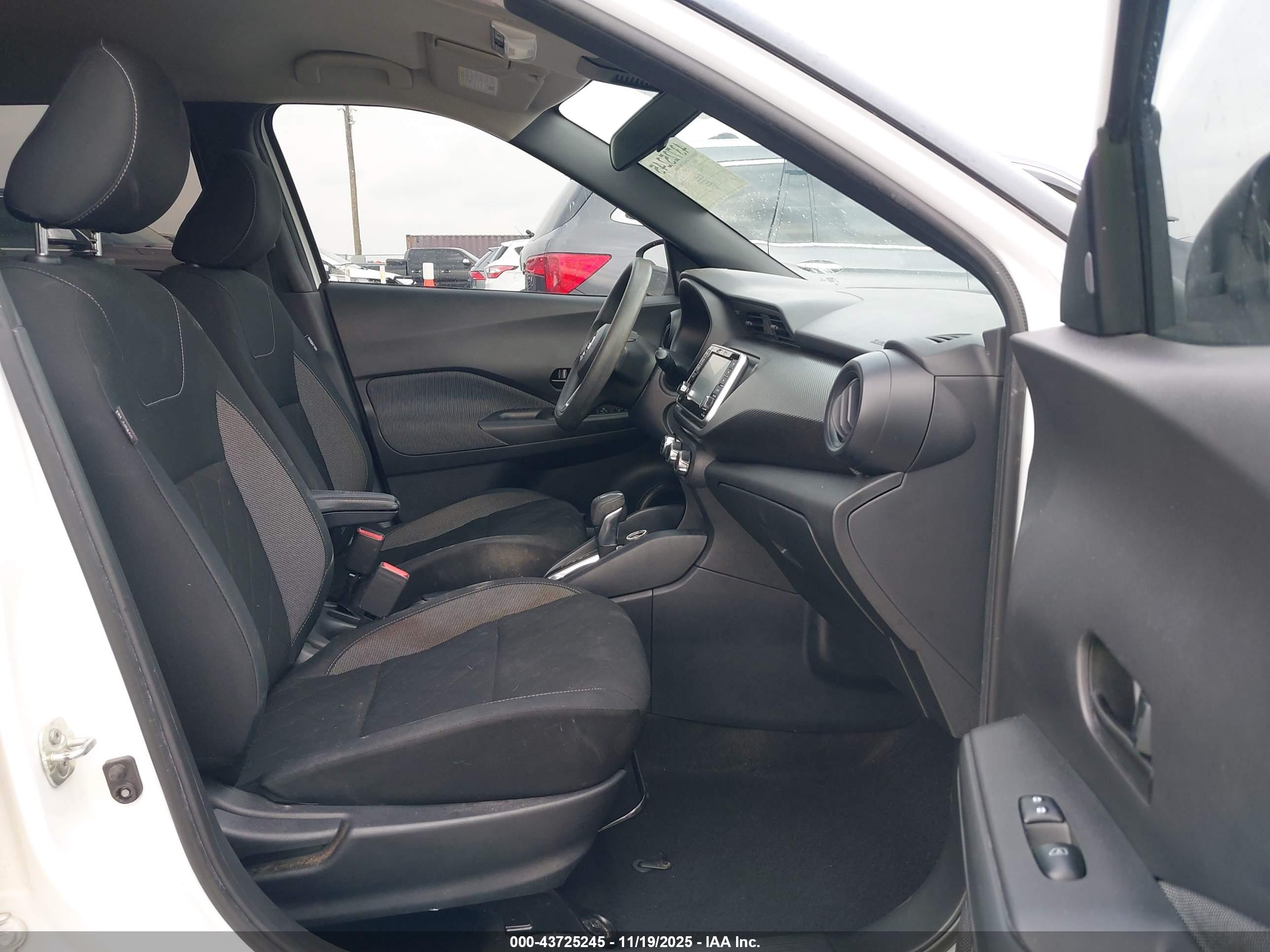 NISSAN KICKS image 5