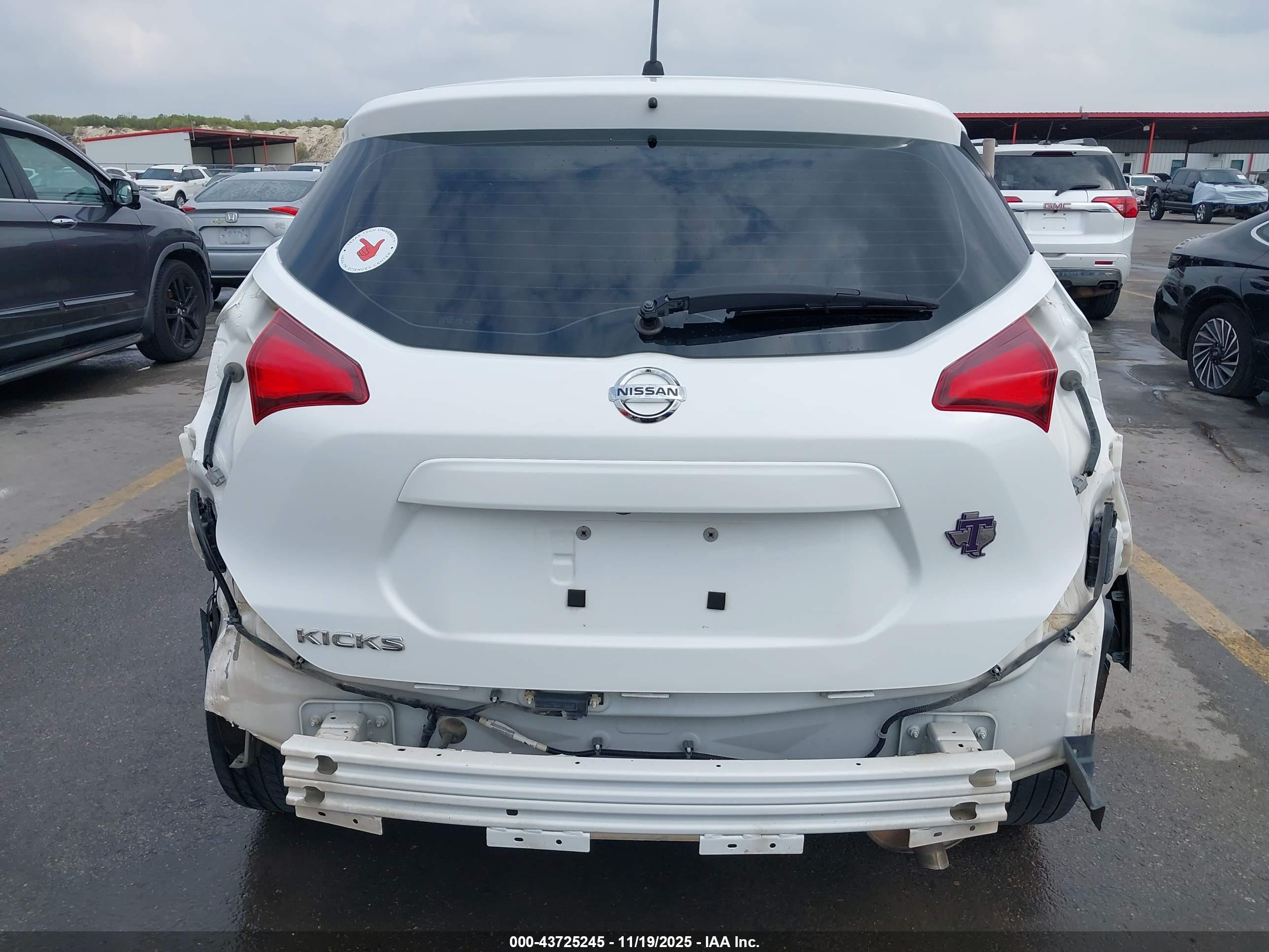 NISSAN KICKS image 6