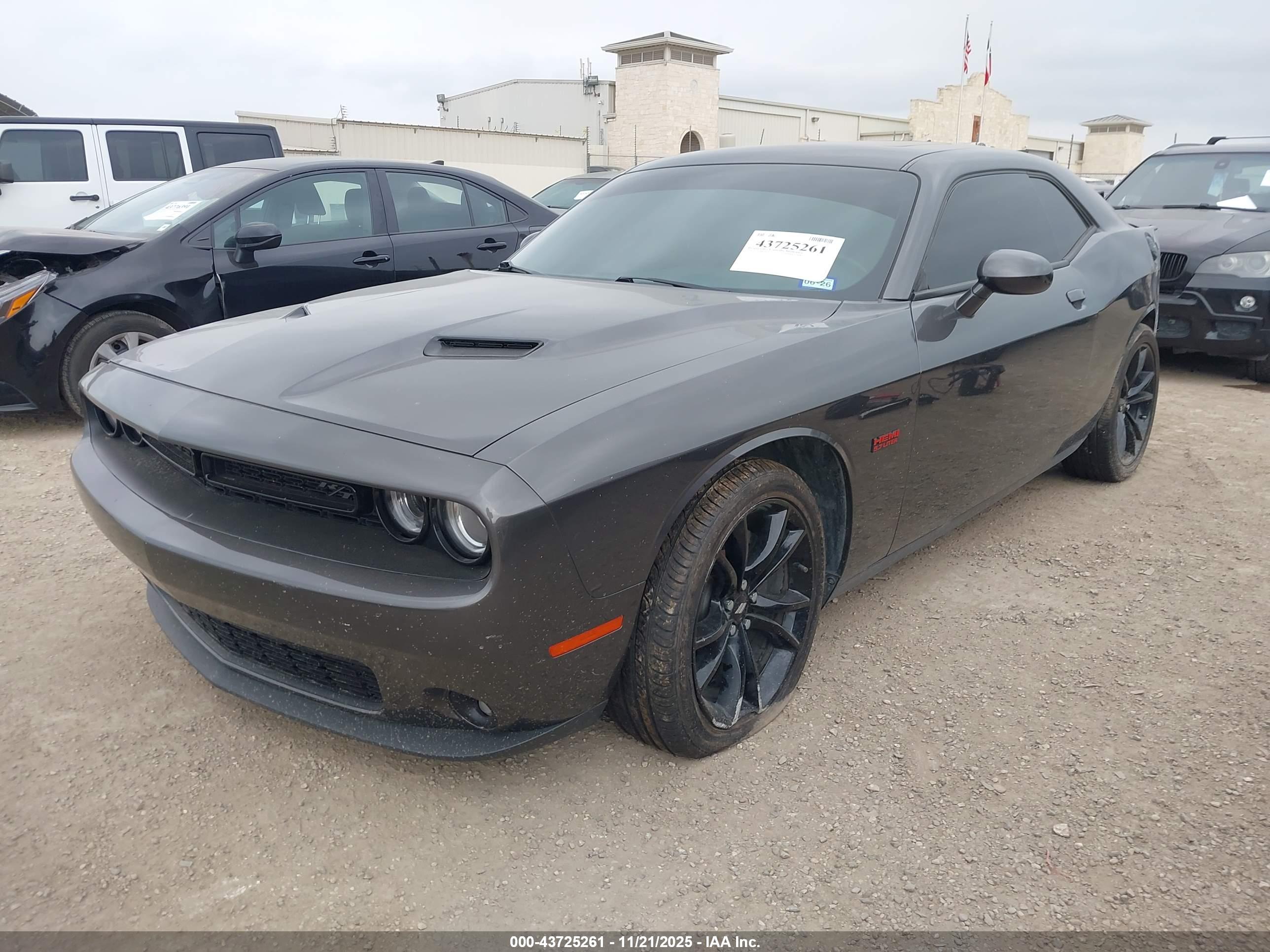 DODGE CHALLENGER image 2