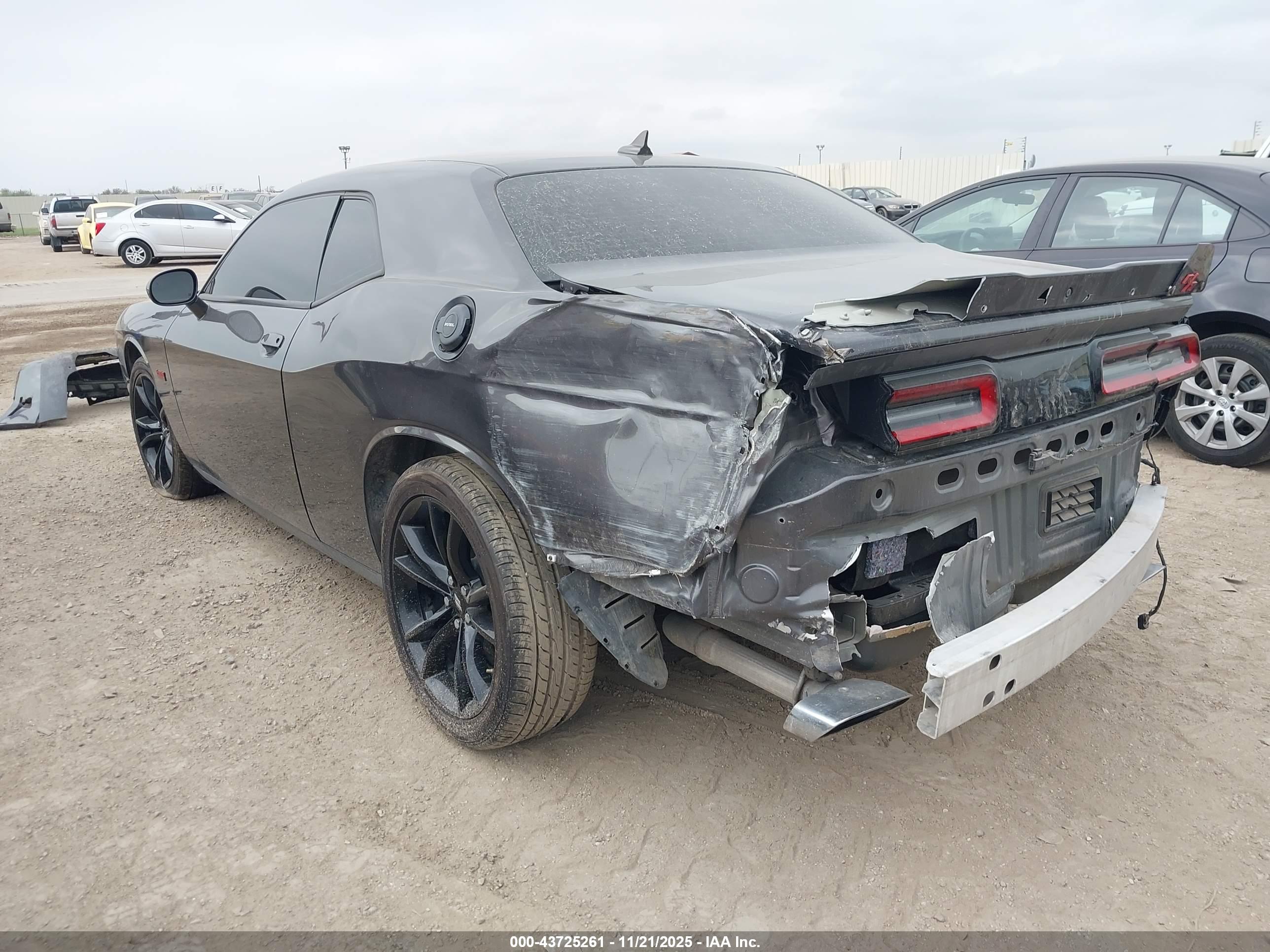DODGE CHALLENGER image 3