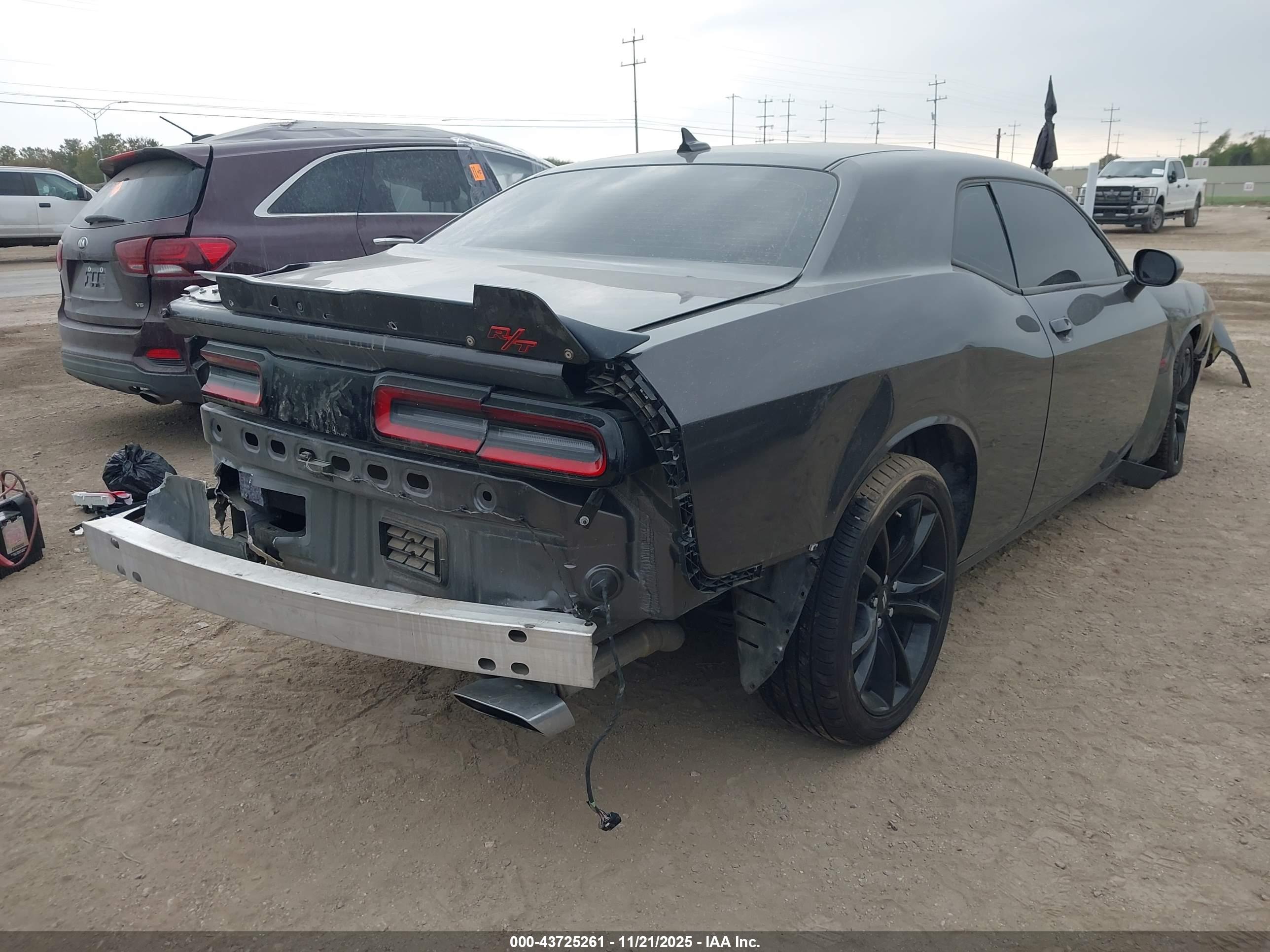 DODGE CHALLENGER image 4