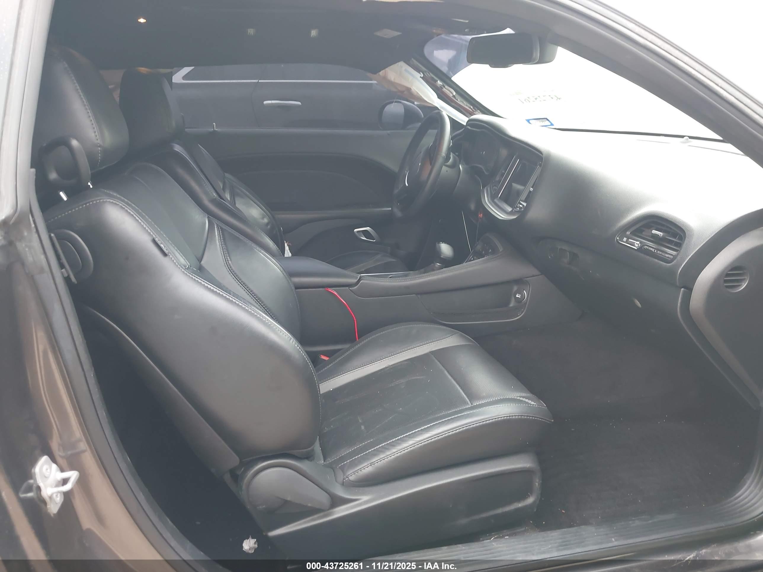 DODGE CHALLENGER image 5