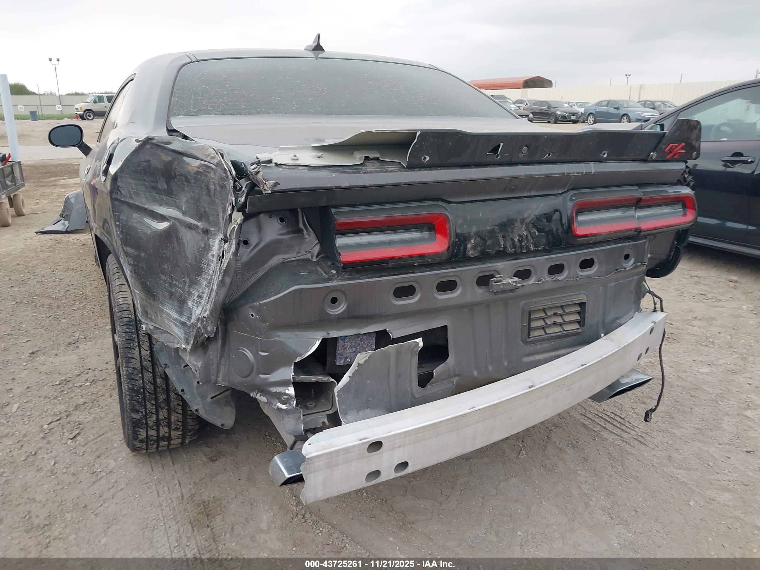 DODGE CHALLENGER image 6