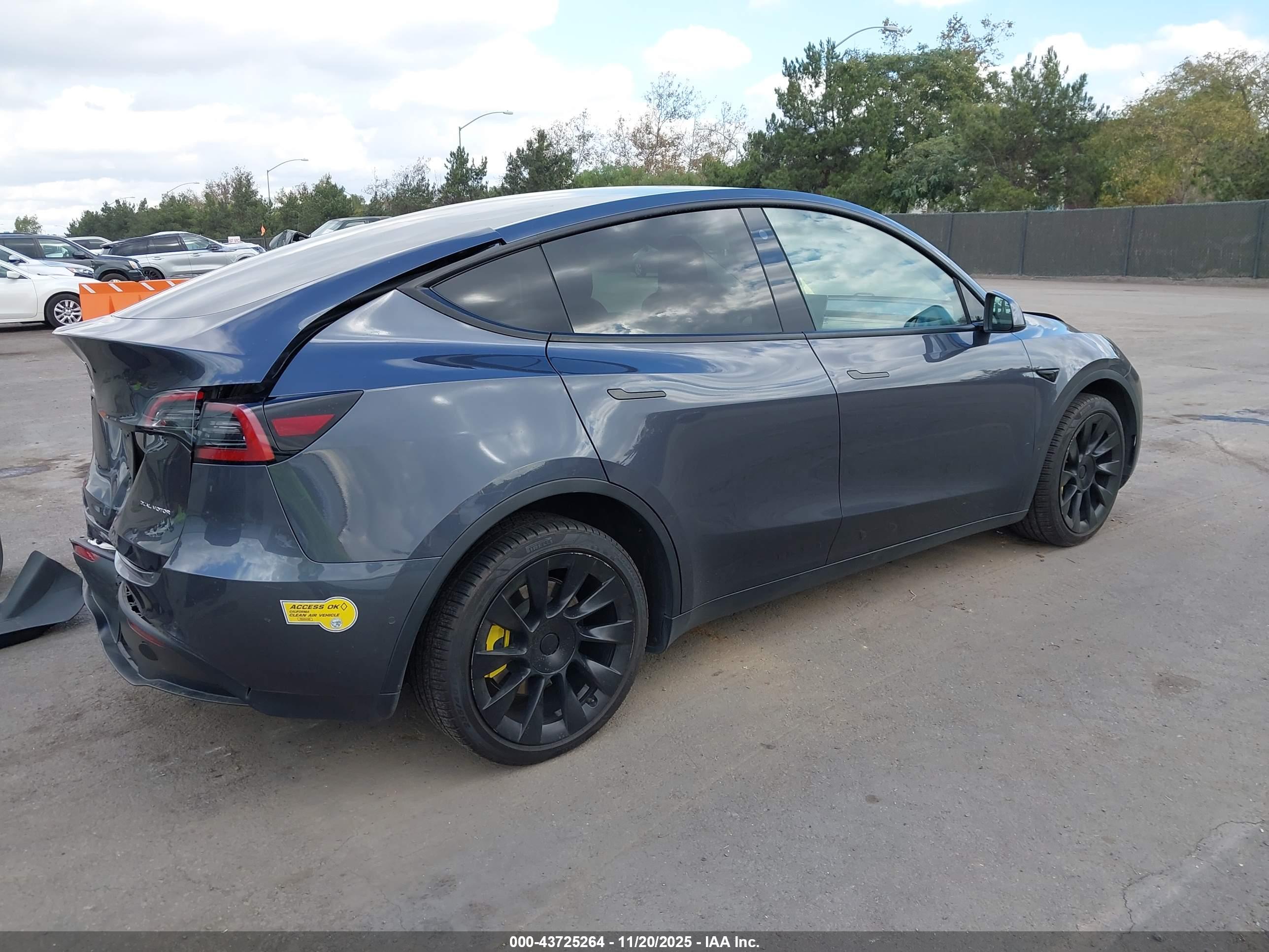 TESLA MODEL image 4