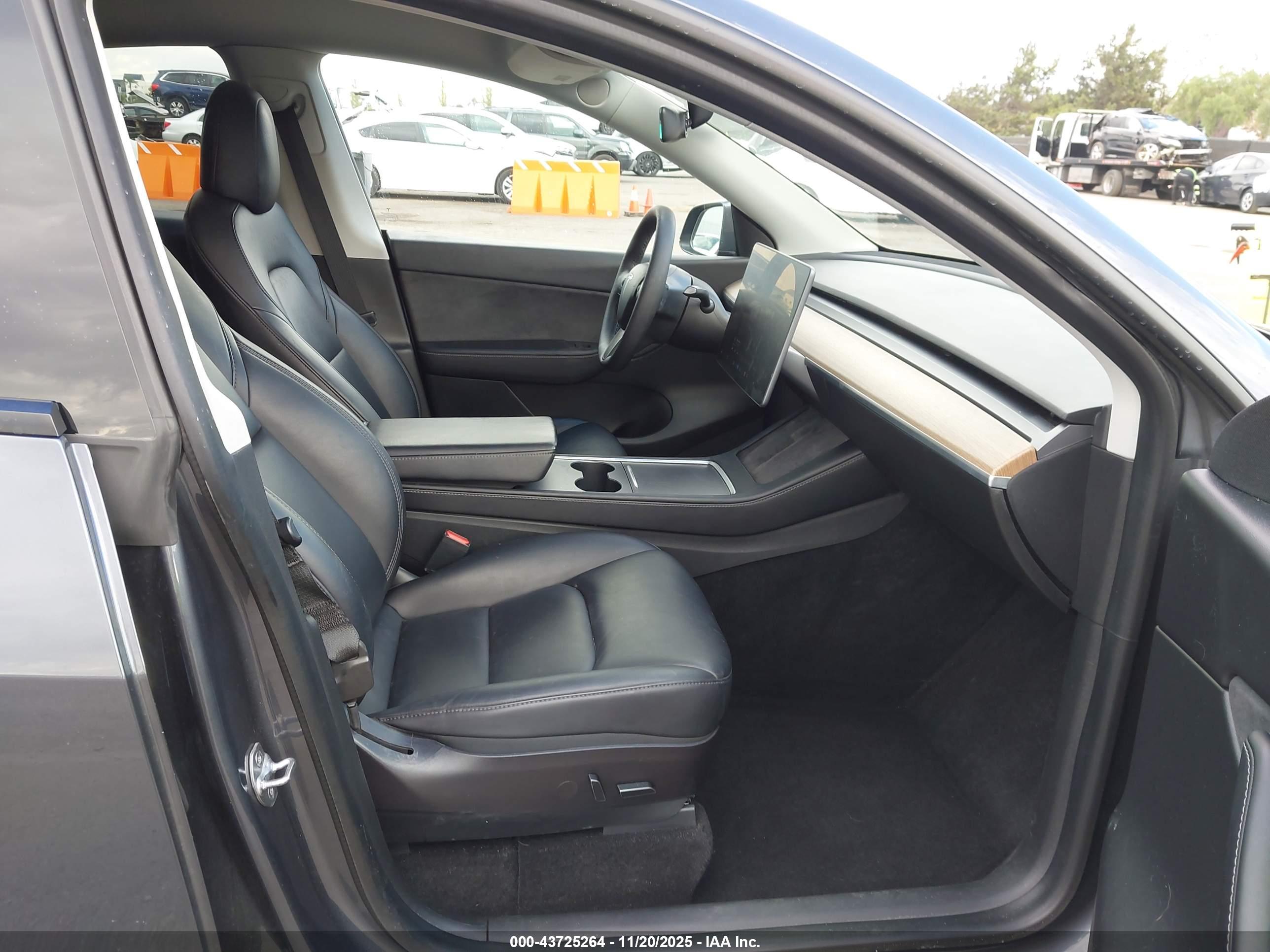 TESLA MODEL image 5