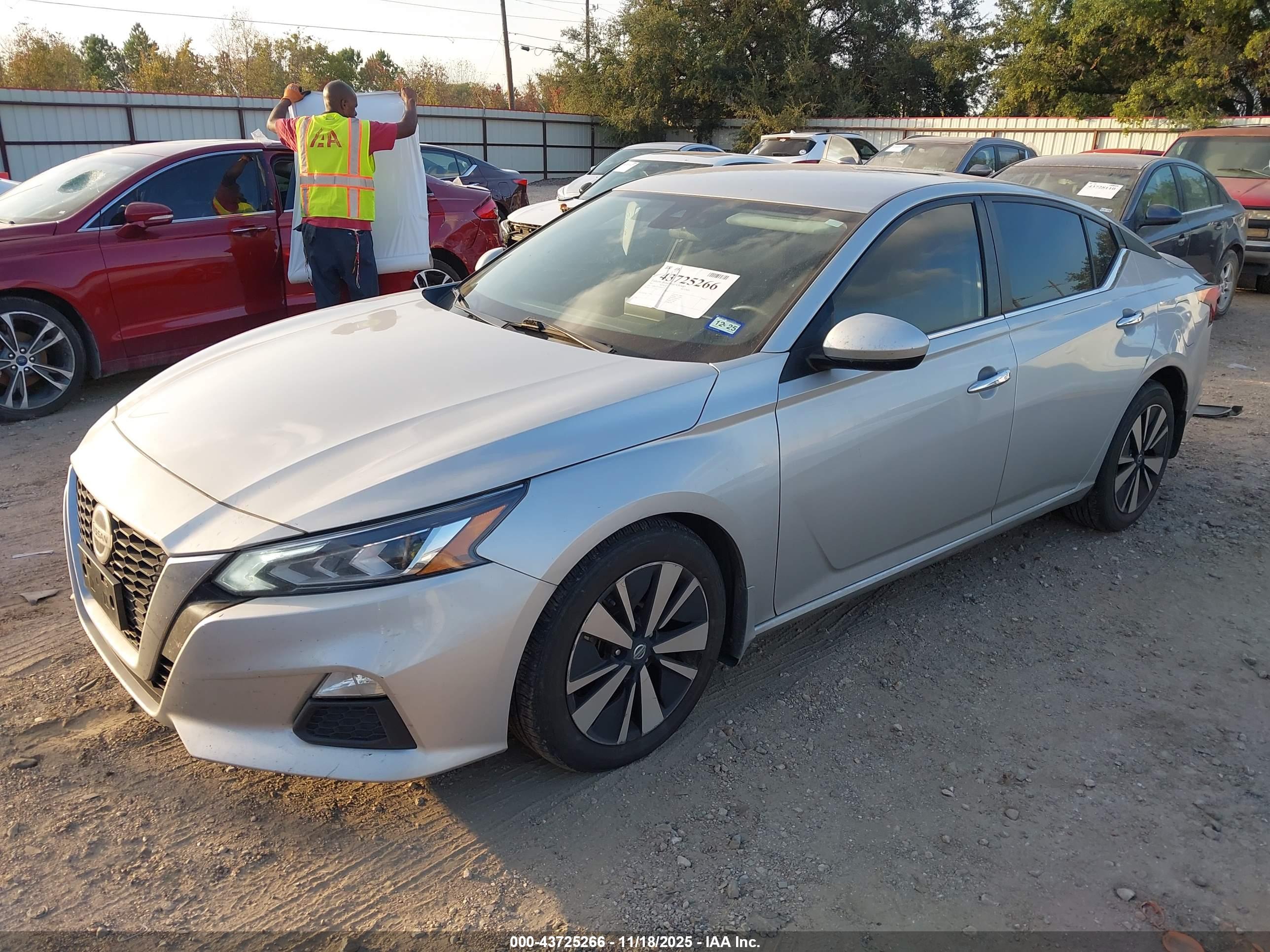 NISSAN ALTIMA image 2
