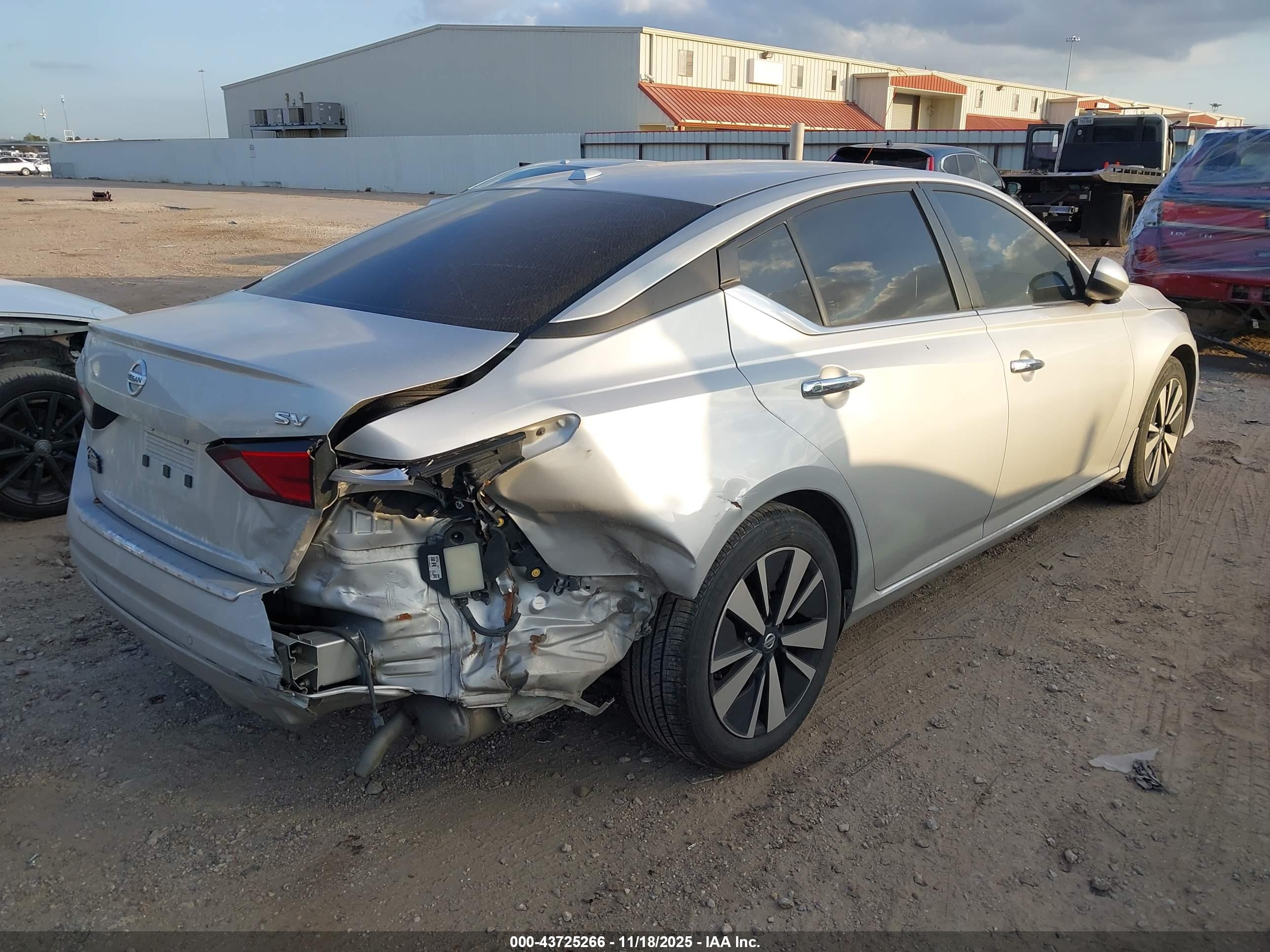 NISSAN ALTIMA image 4