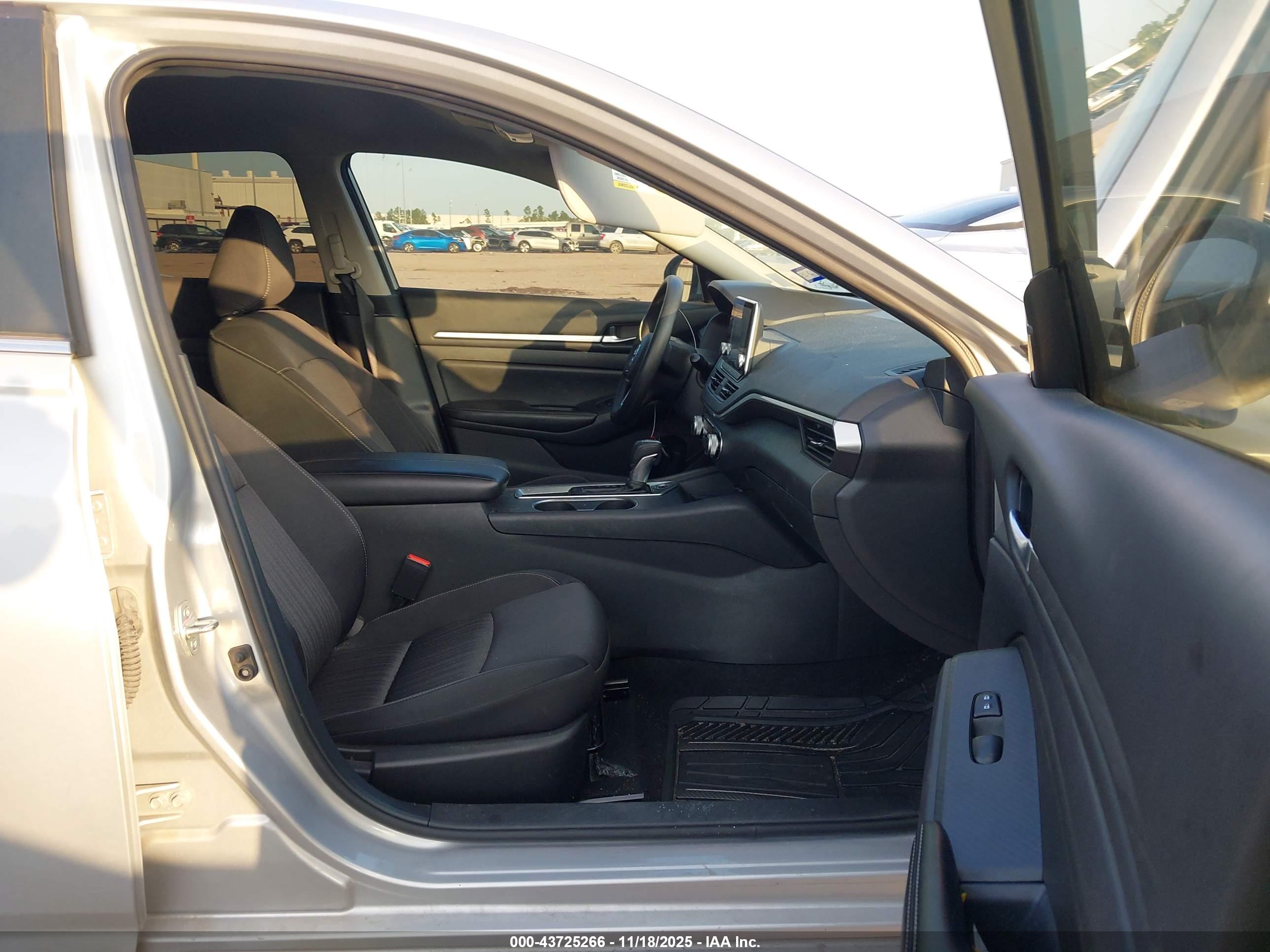 NISSAN ALTIMA image 5