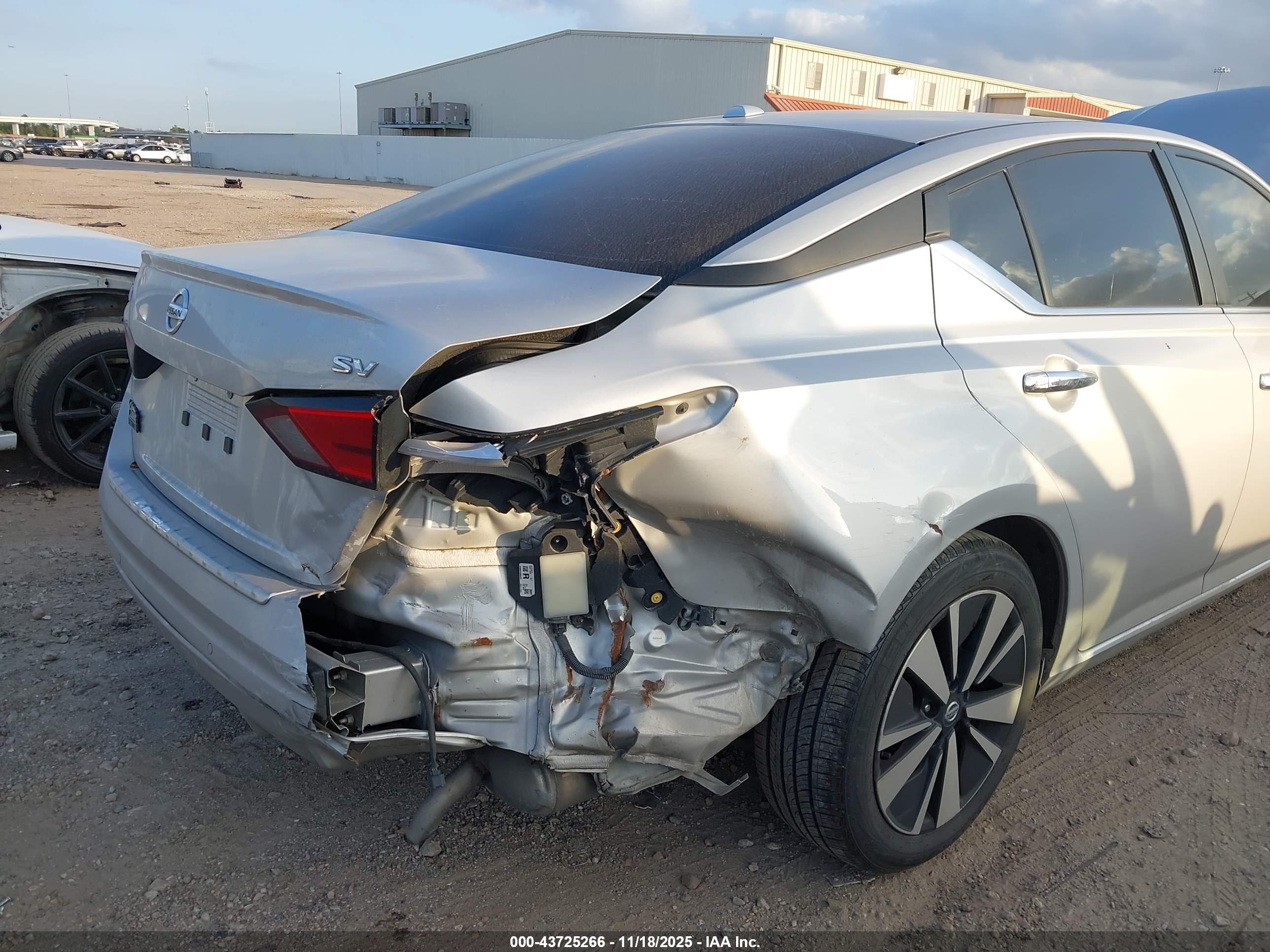 NISSAN ALTIMA image 6