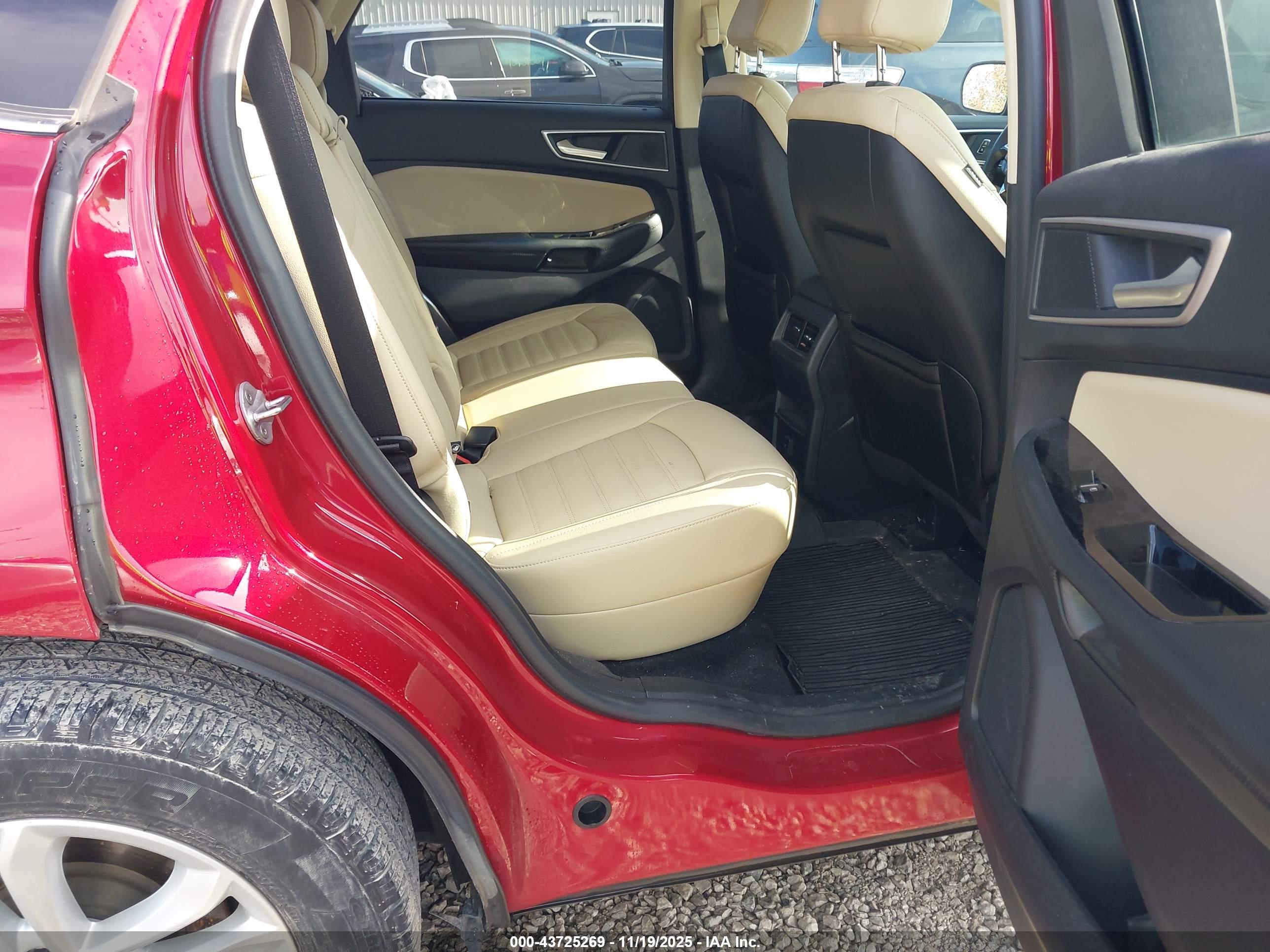 FORD EDGE image 8