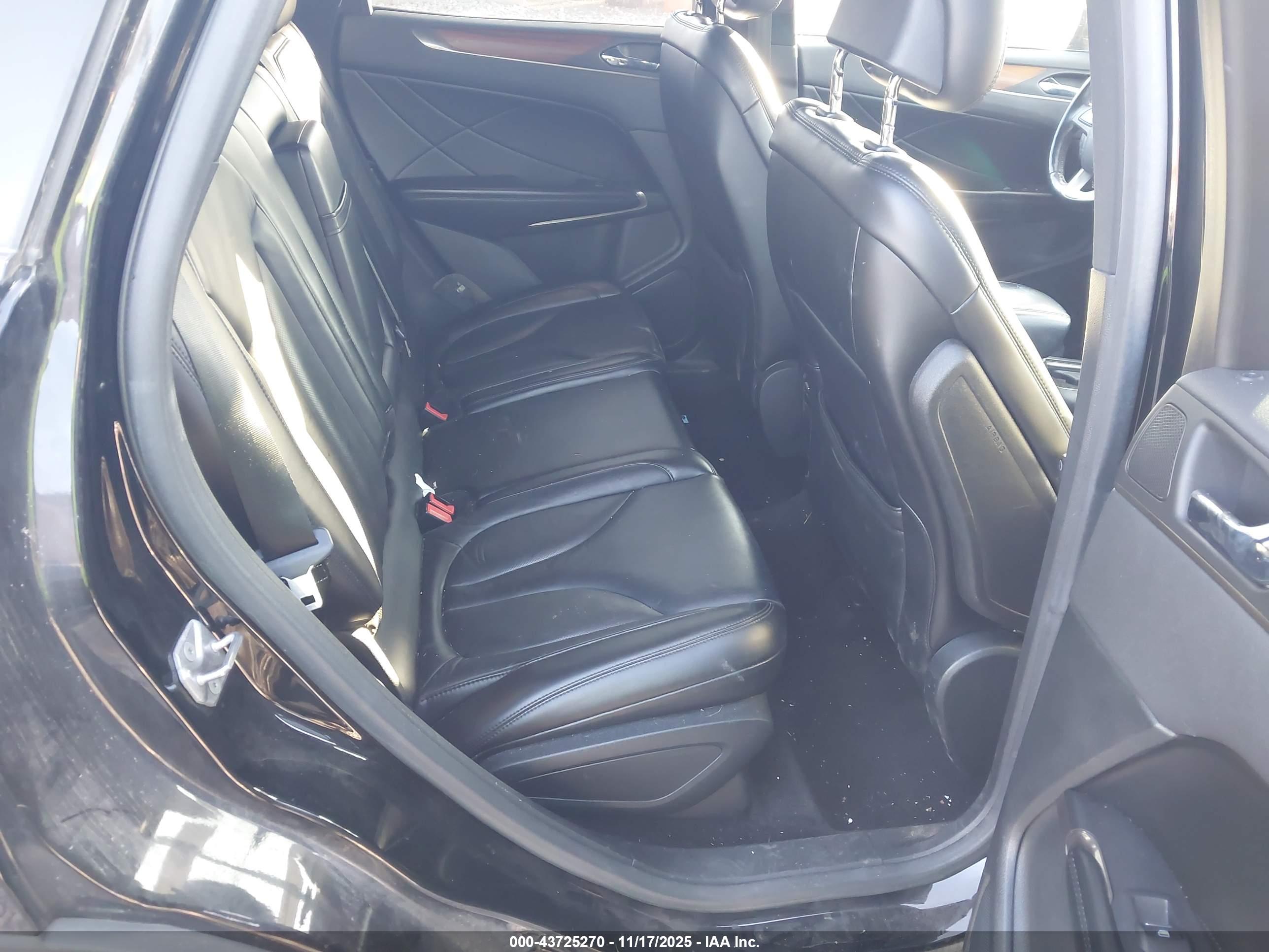 LINCOLN MKC image 8