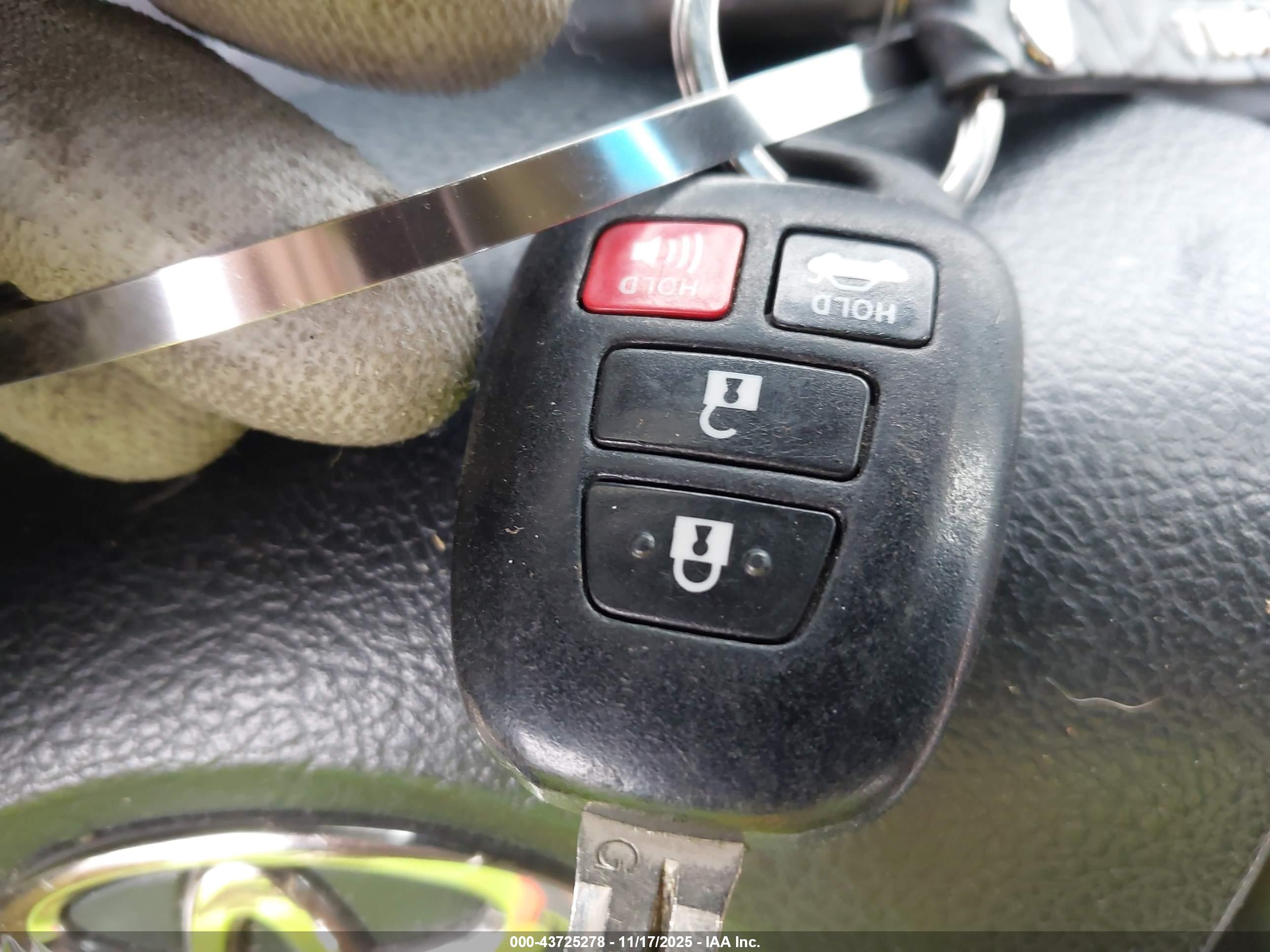 TOYOTA CAMRY image 11