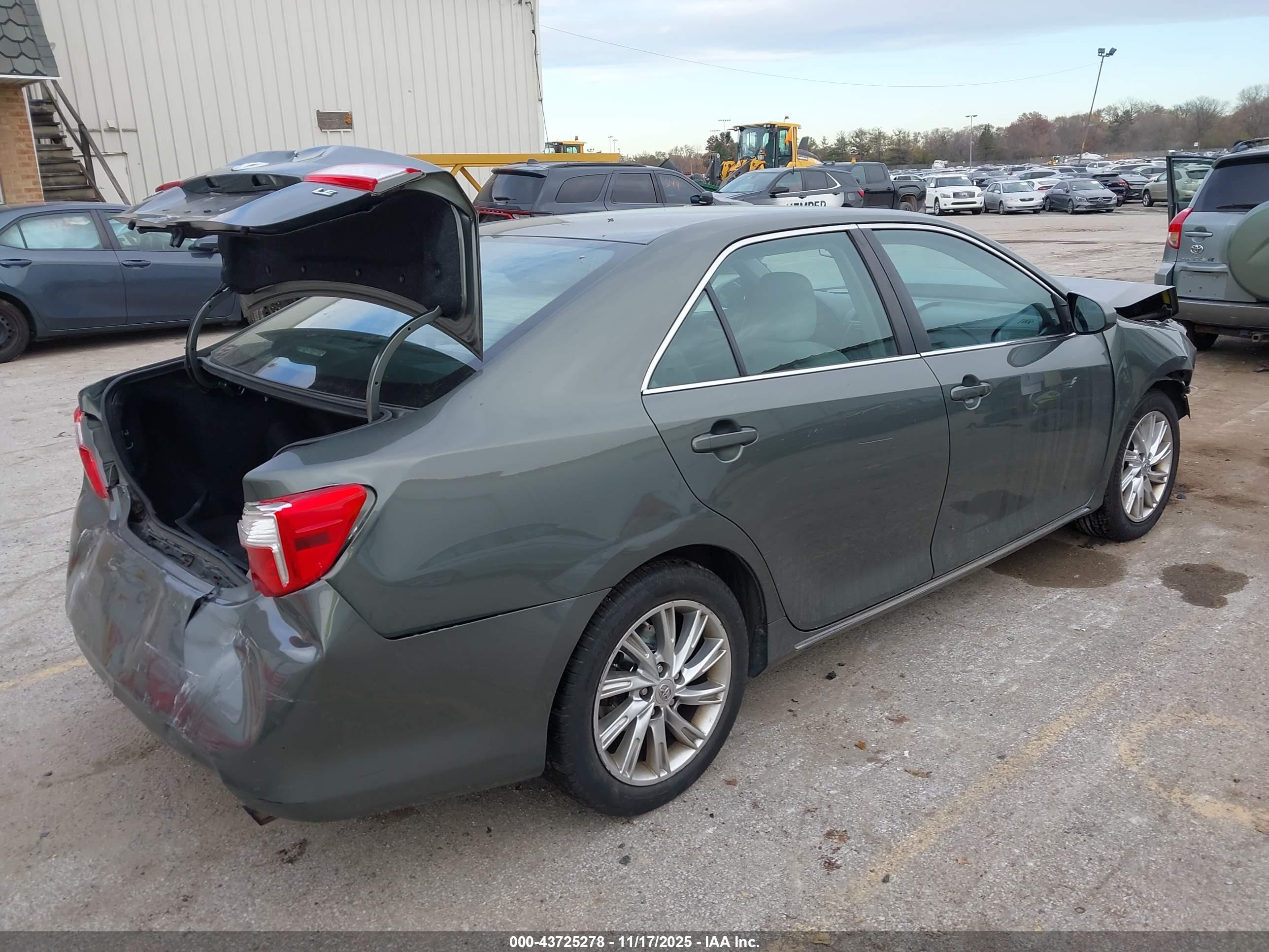 TOYOTA CAMRY image 4