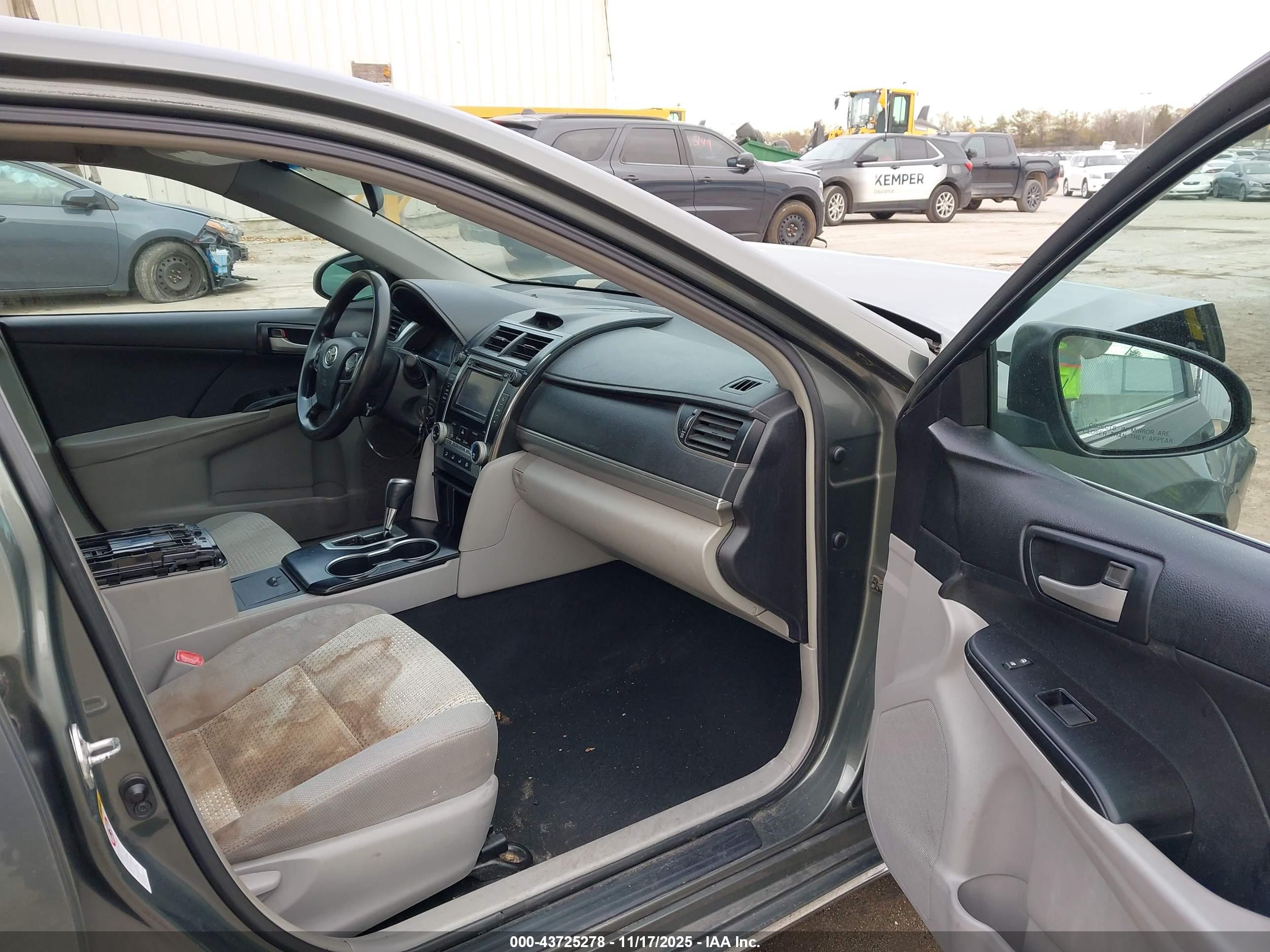 TOYOTA CAMRY image 5