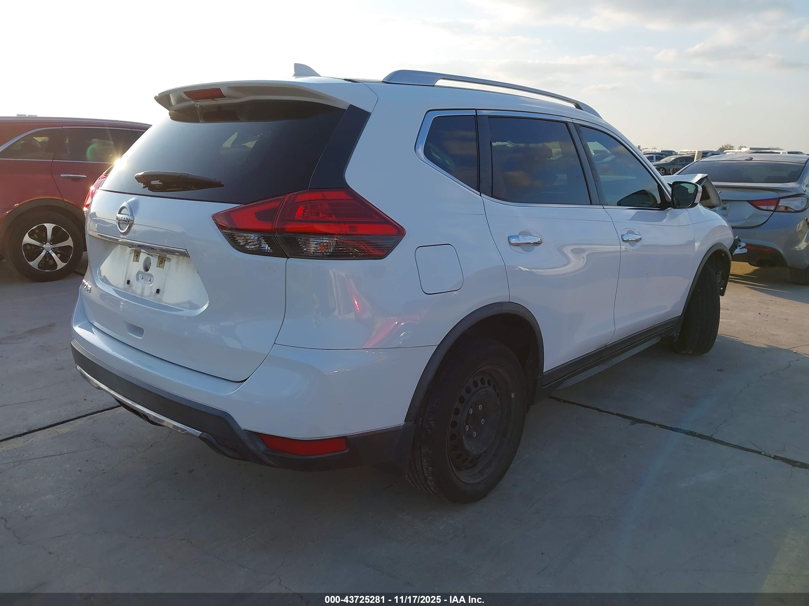 NISSAN ROGUE image 4