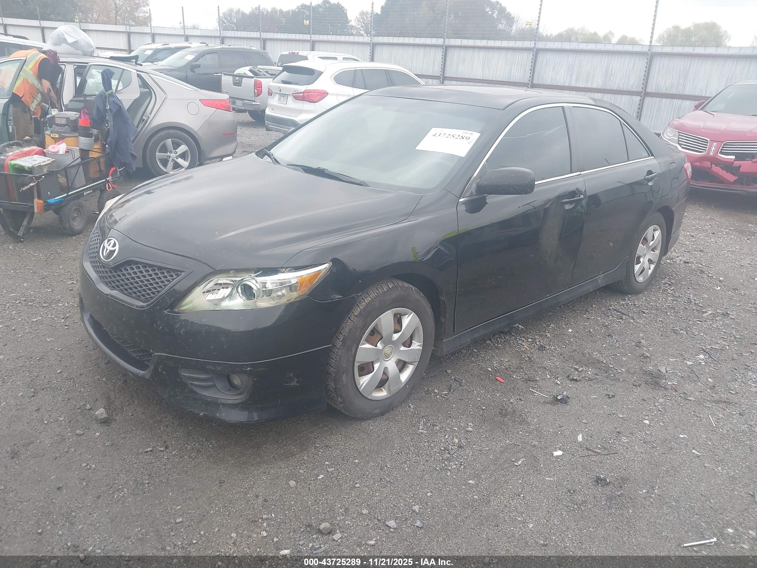 TOYOTA CAMRY image 2