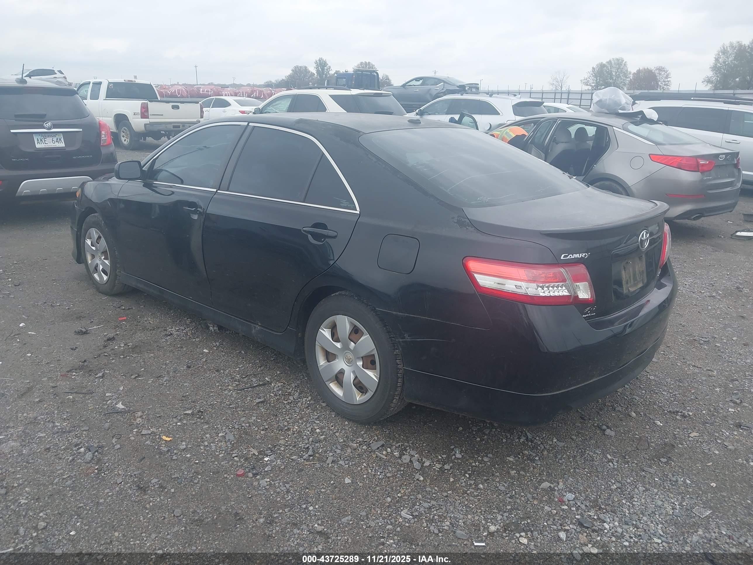 TOYOTA CAMRY image 3