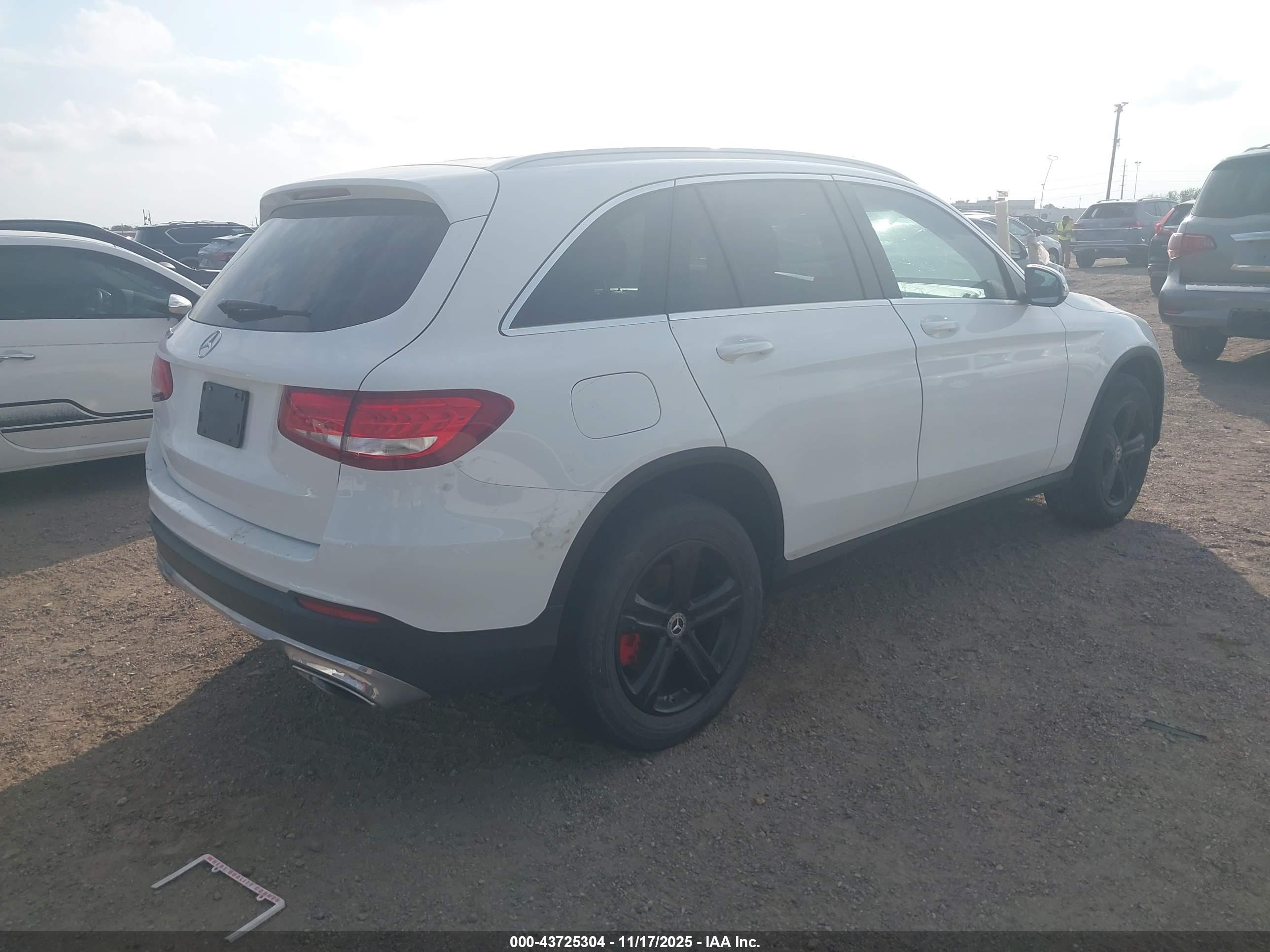 MERCEDES-BENZ GLC image 4