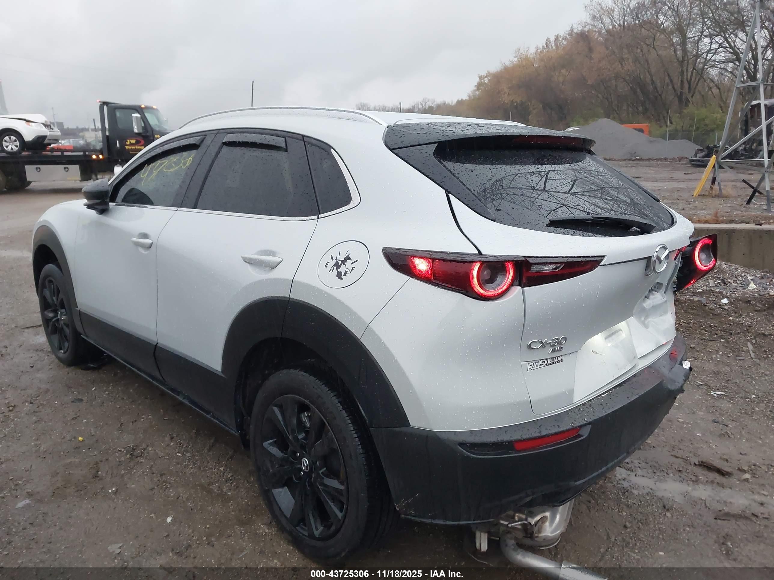 MAZDA CX-30 image 3