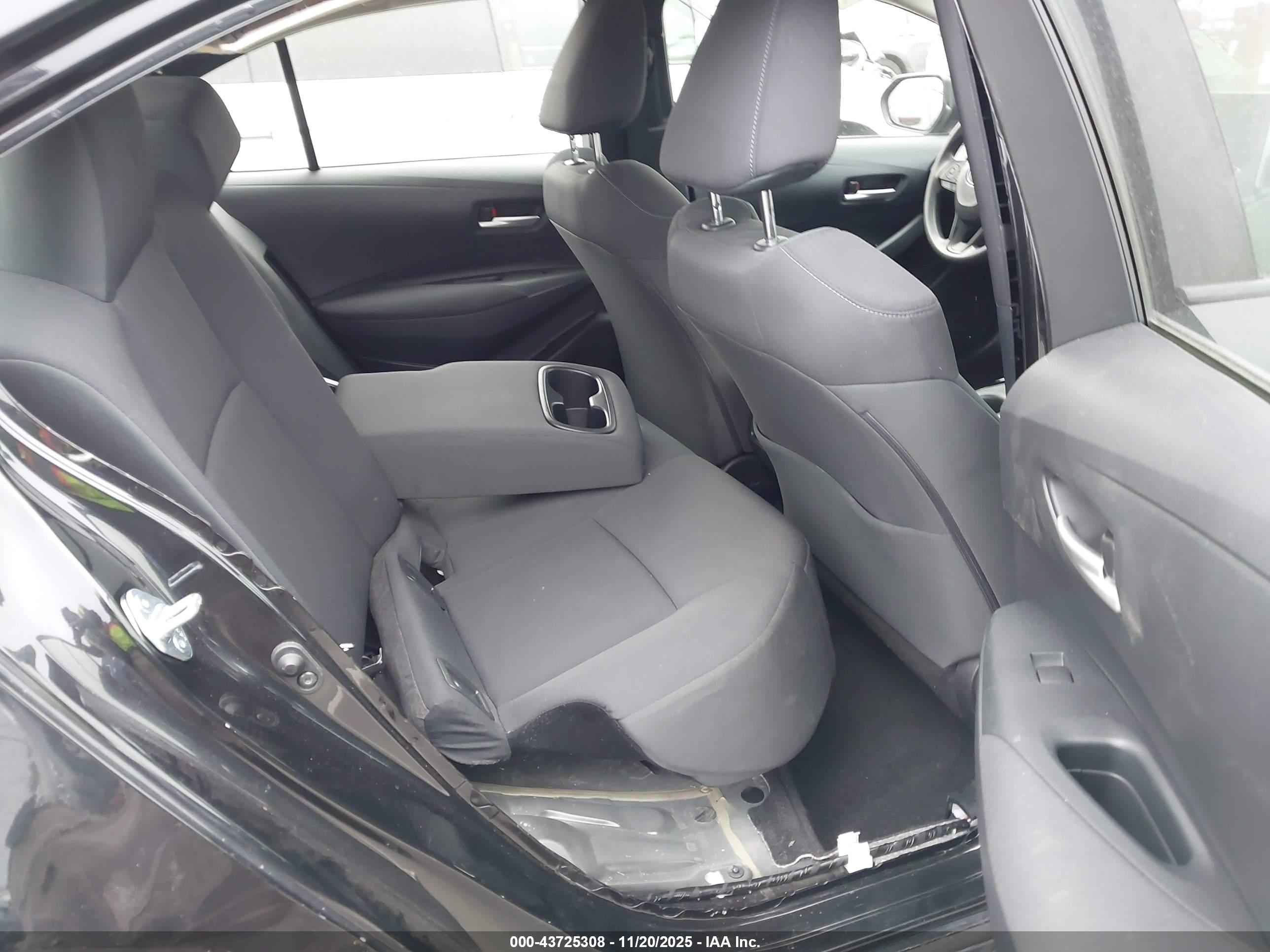 TOYOTA COROLLA image 8