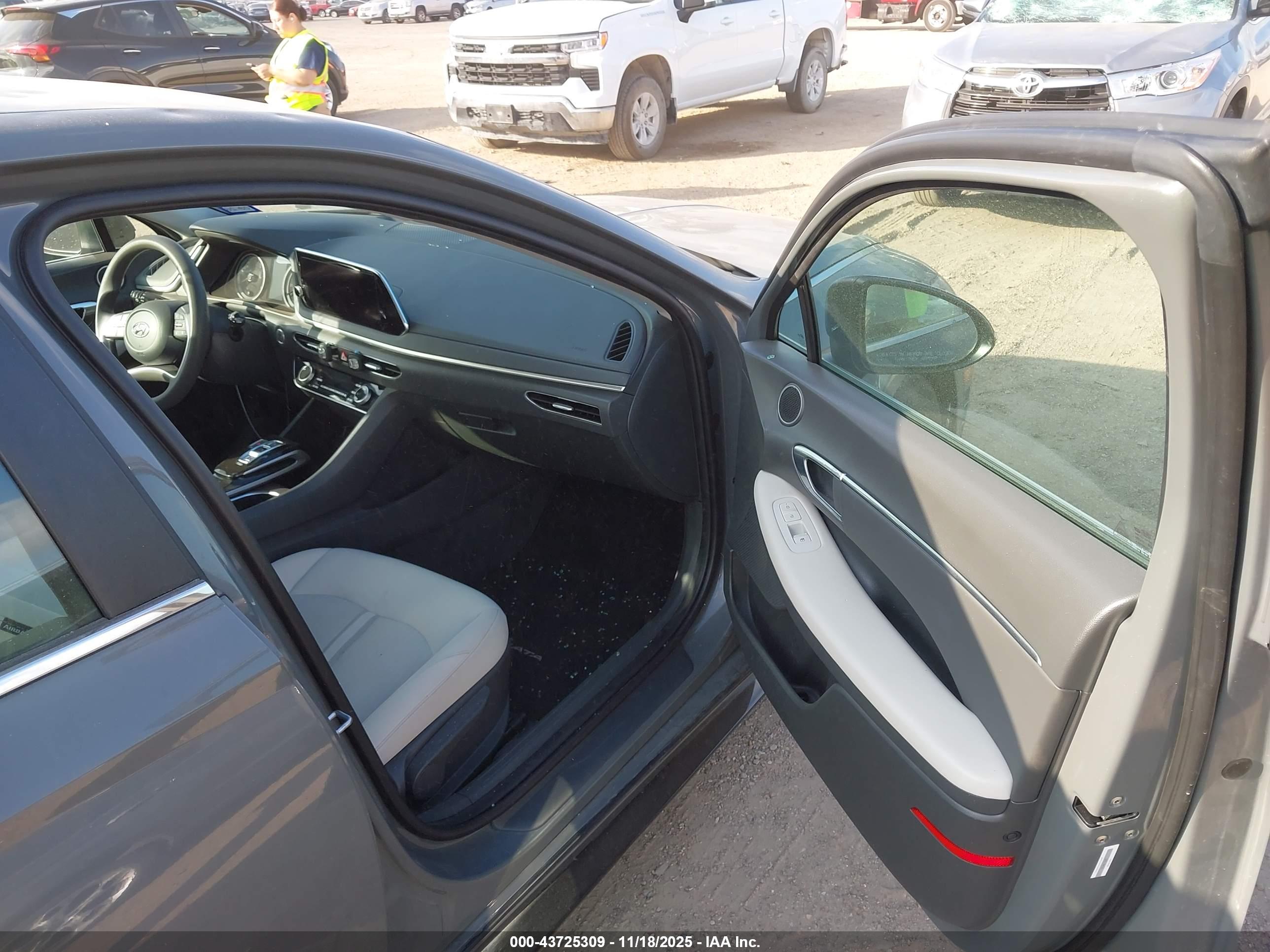 HYUNDAI SONATA image 5