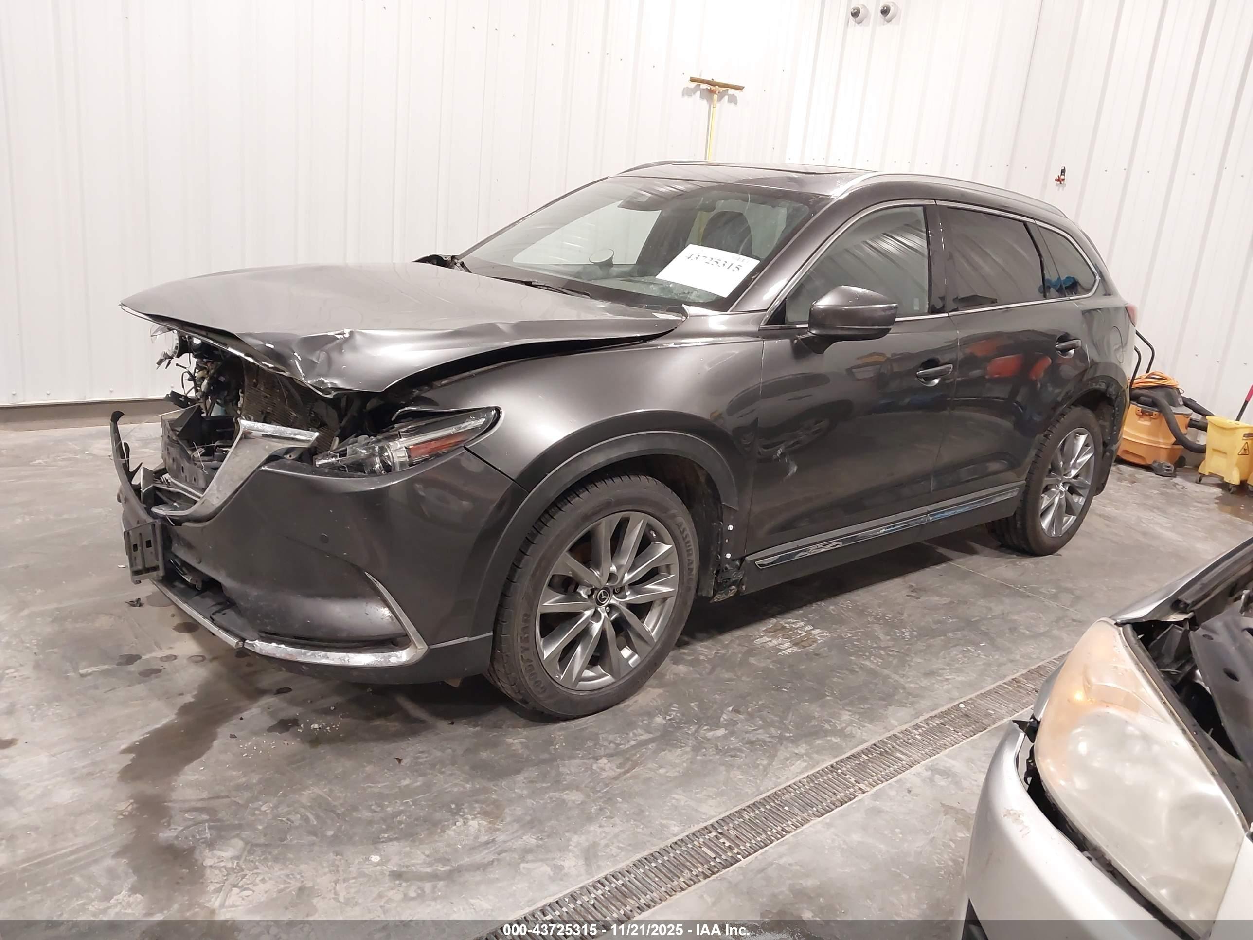MAZDA CX-9 image 2