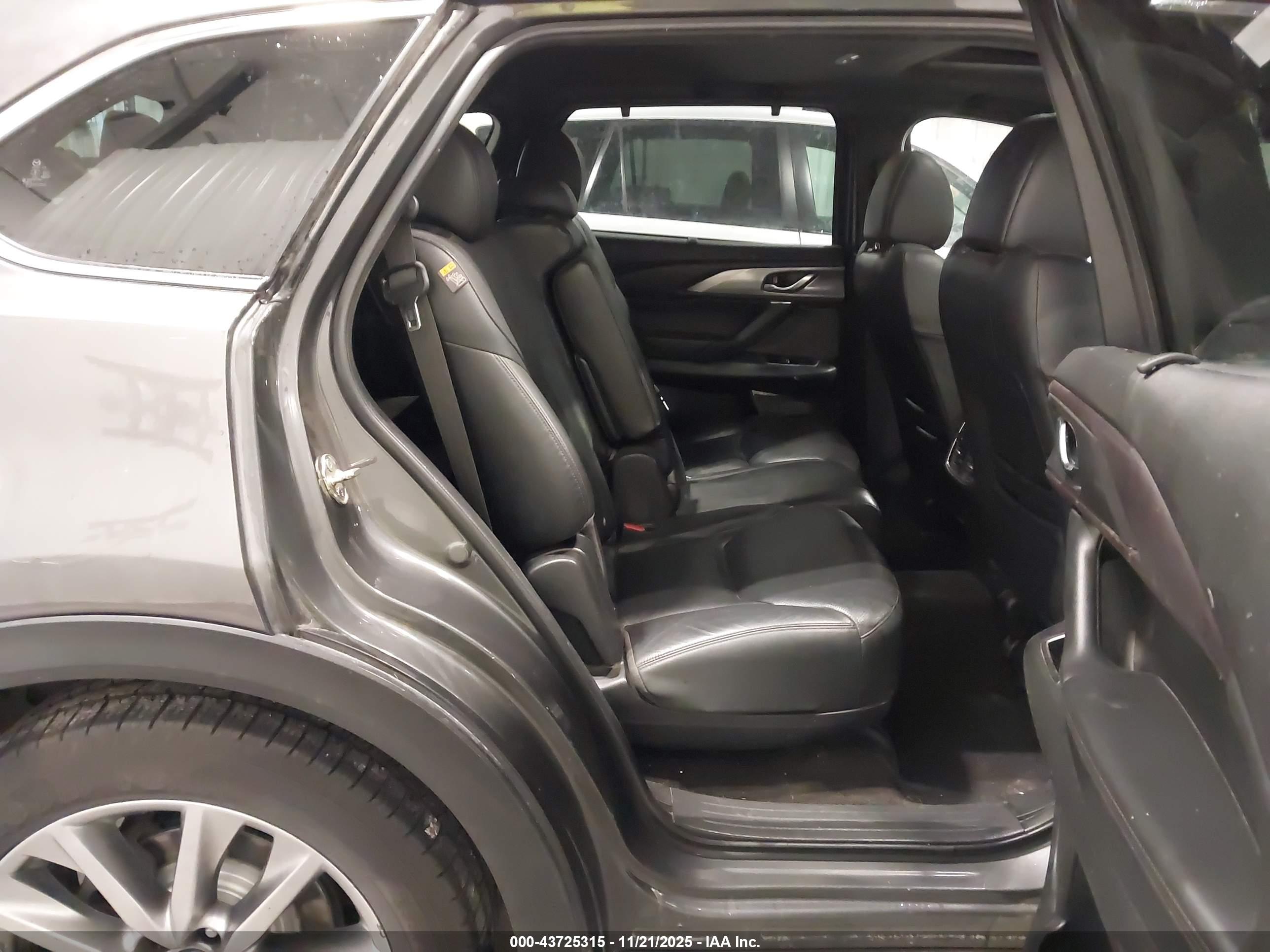 MAZDA CX-9 image 8
