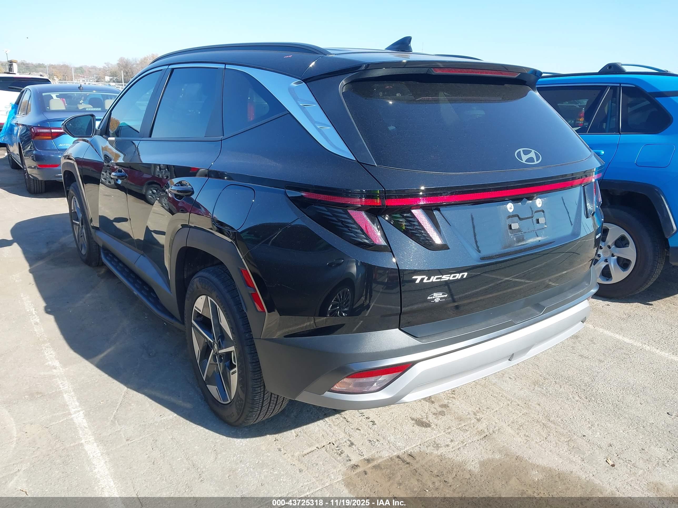 HYUNDAI TUCSON image 3
