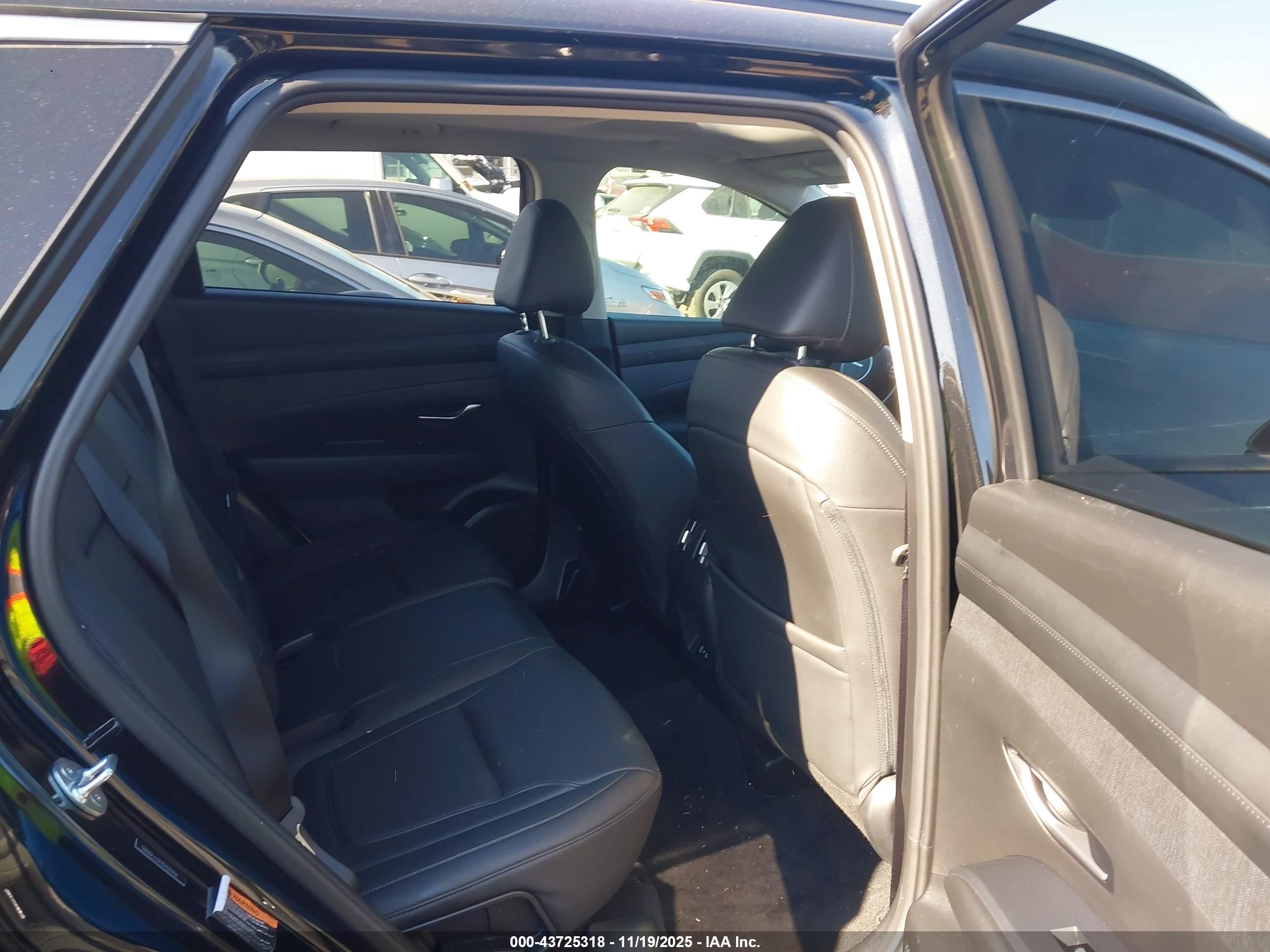 HYUNDAI TUCSON image 8