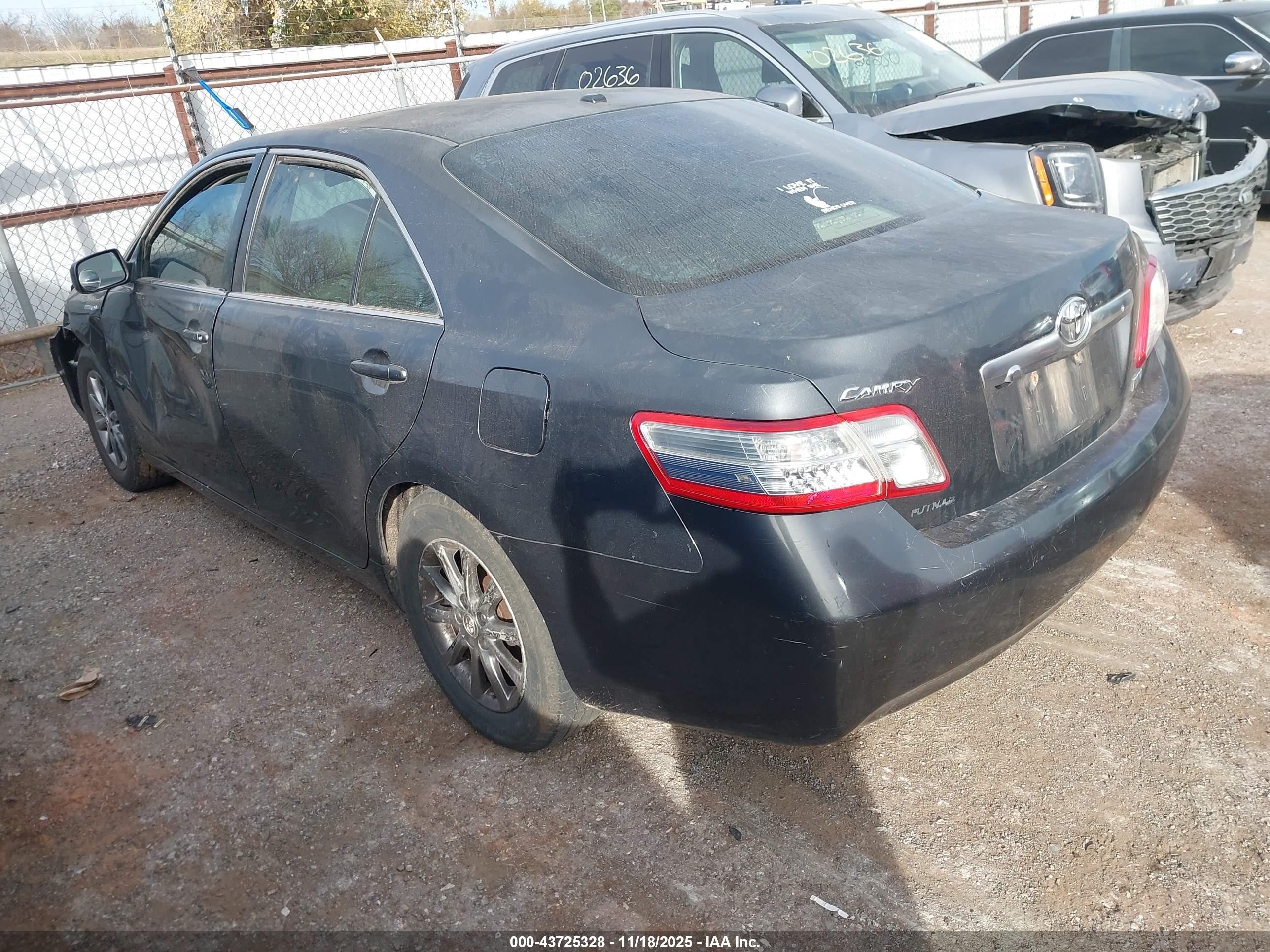 TOYOTA CAMRY image 3