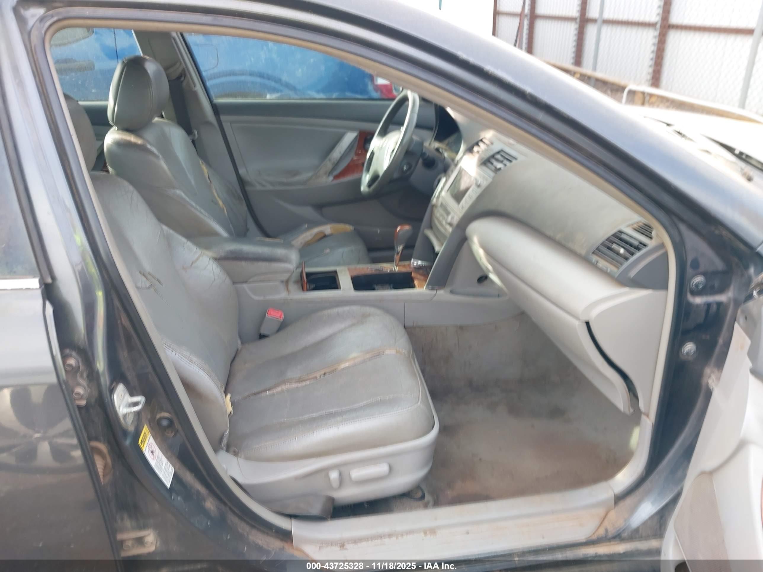 TOYOTA CAMRY image 5