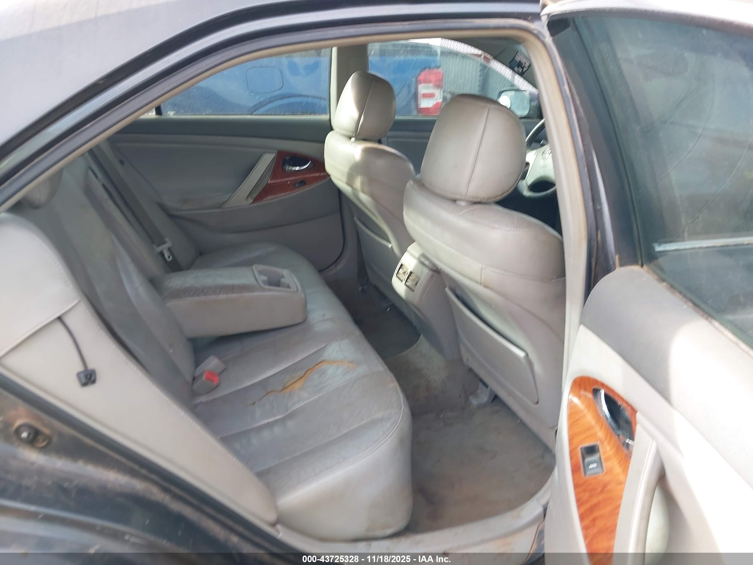 TOYOTA CAMRY image 8
